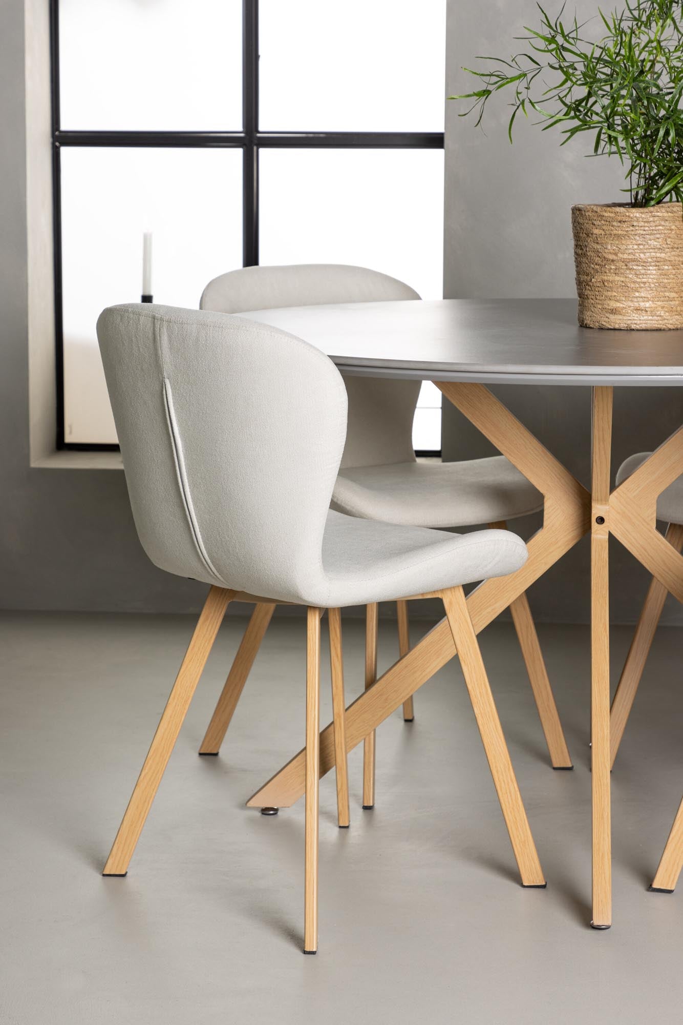 Piazza Esszimmerset: Zeitloses Design für stilvolle Dinnerabende.