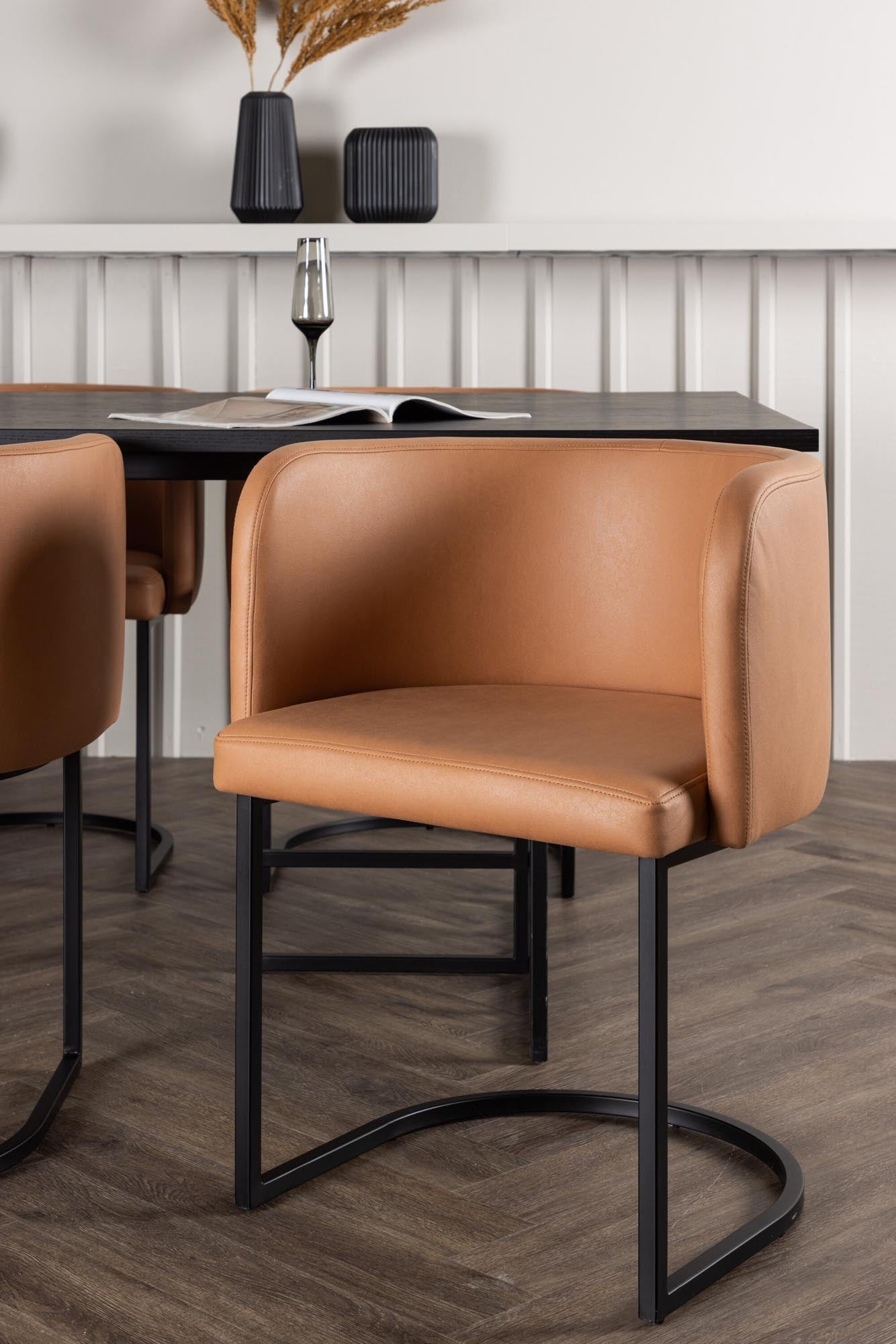 Modernes Ystad Esszimmerset für 6, 220cm Tisch von Venture Home.