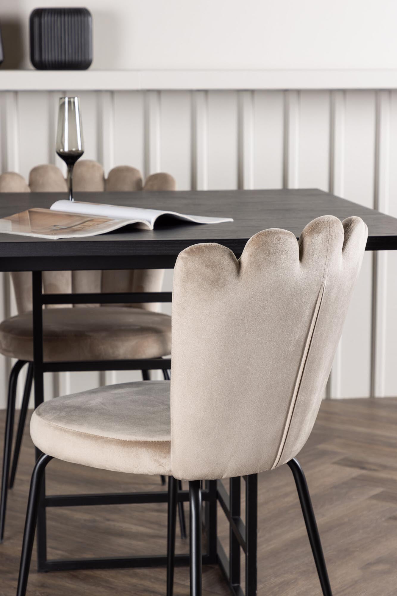 Elegantes Ystad Esszimmerset mit Limhamn Tisch (220cm) und 6 stilvollen Samtstühlen. Ideal für gesellige Runden und modernes Wohndesign.