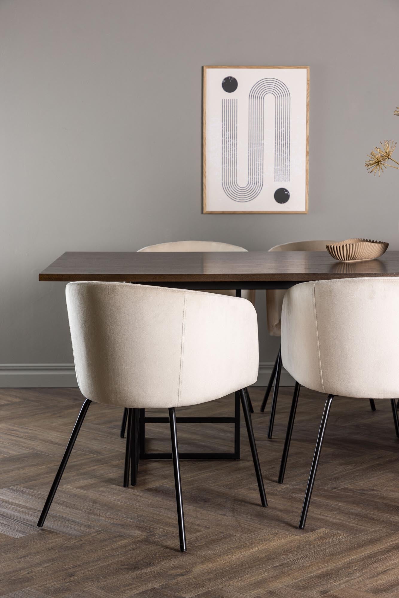 Ystad Esszimmerset + Berit: Modernes Industriedesign trifft auf luxuriösen Komfort. Ideal für gesellige Abende und stilvolle Anlässe.