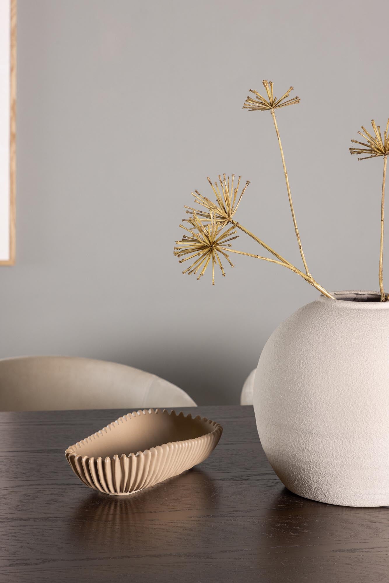 Venture Home Ystad Set: Modernes Design für stilvolle Esszimmer.