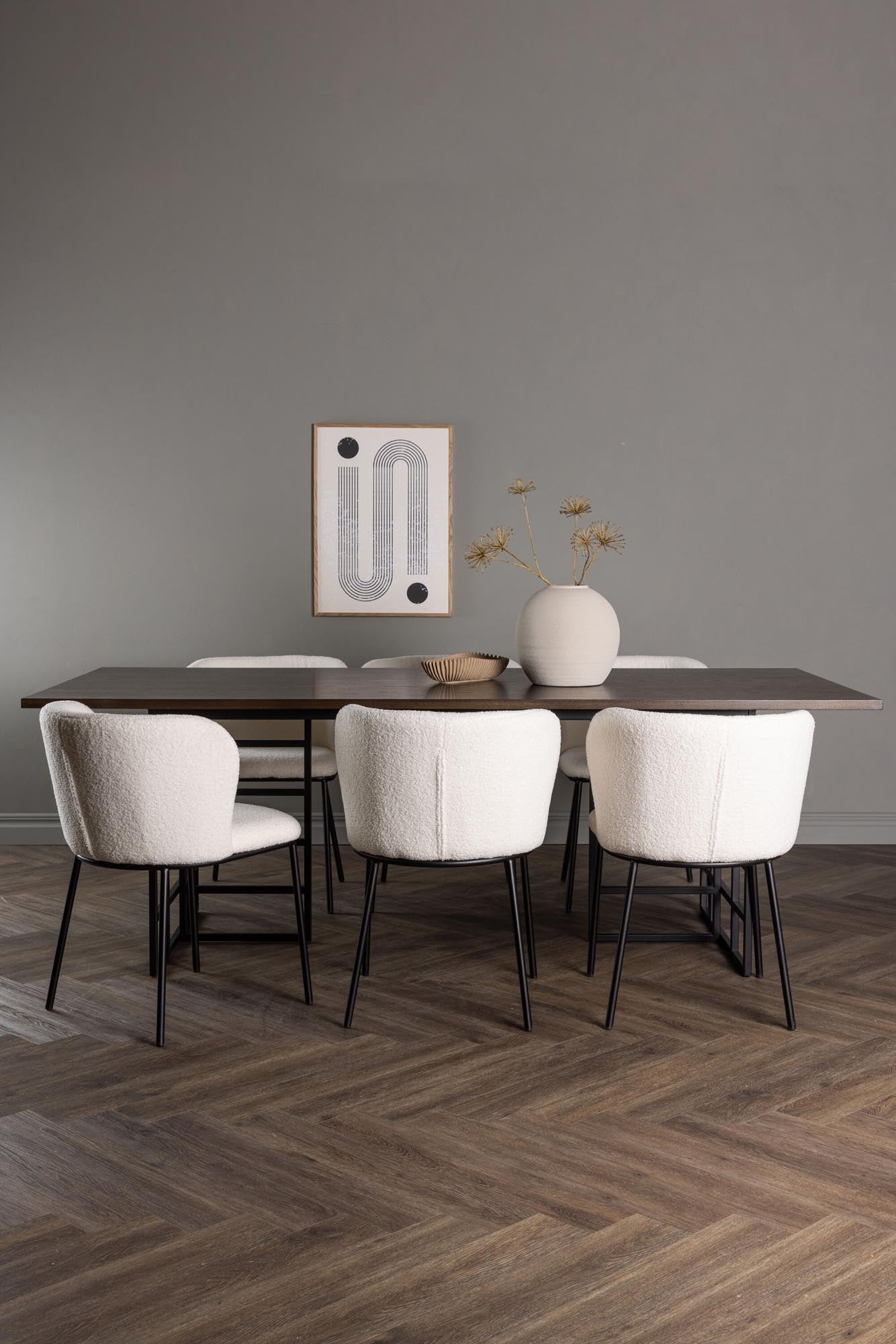 Erleben Sie das Ystad Esszimmerset + Edina 220cm/6St. von Venture Home – modernes Design, komfortable Stühle und einladende Atmosphäre für Ihr Zuhause.