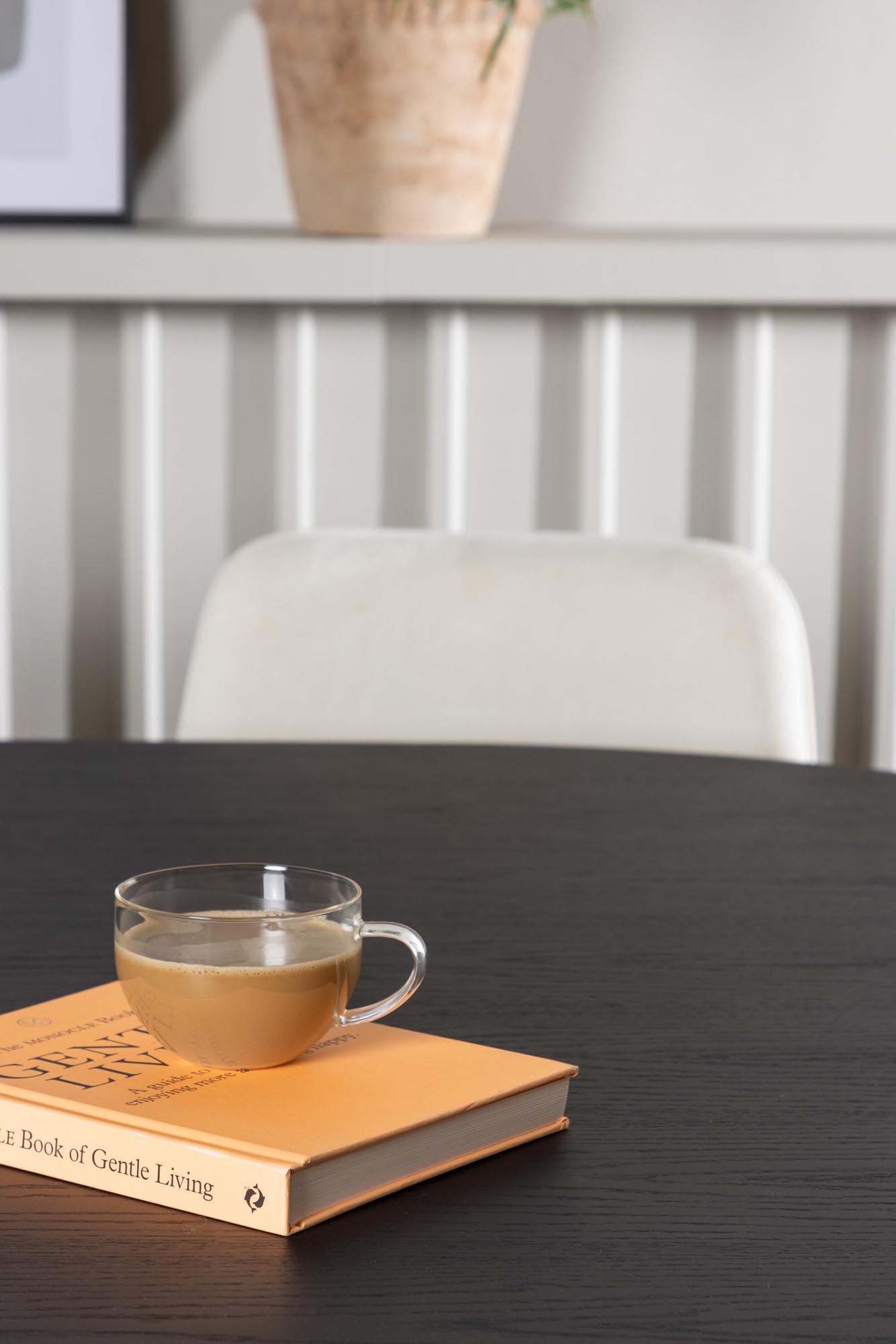 Stilvolles Bootcut Esszimmerset mit großzügigem 230 cm Tisch und 6 bequemen Rosie Stühlen. Perfekt für gesellige Abende!