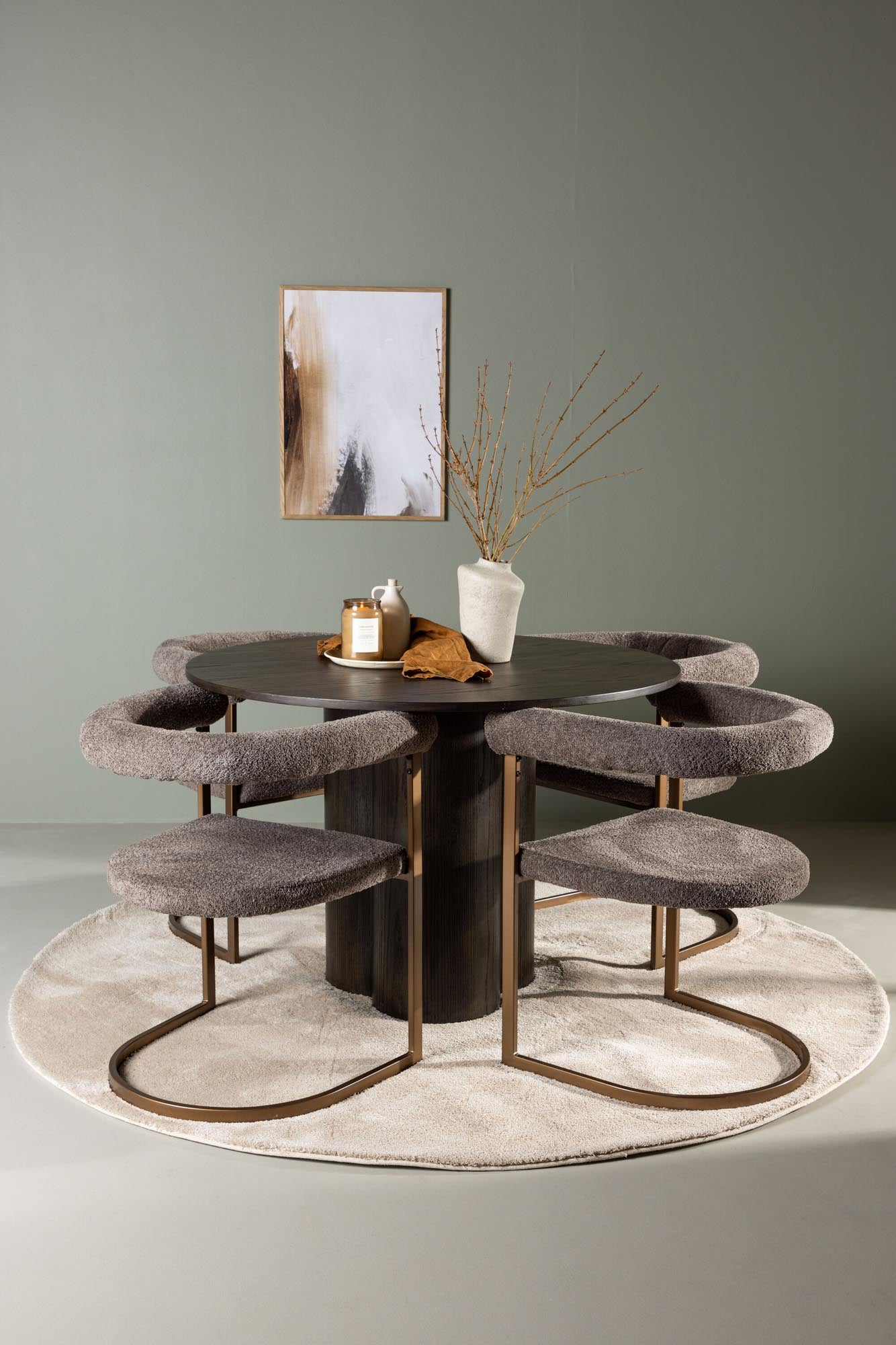 Verleihen Sie Ihrem Esszimmer mit dem Olivia Esszimmerset + Morning von Venture Home einen modernen Look. Eleganter Tisch und komfortable Stühle für gesellige Abende.