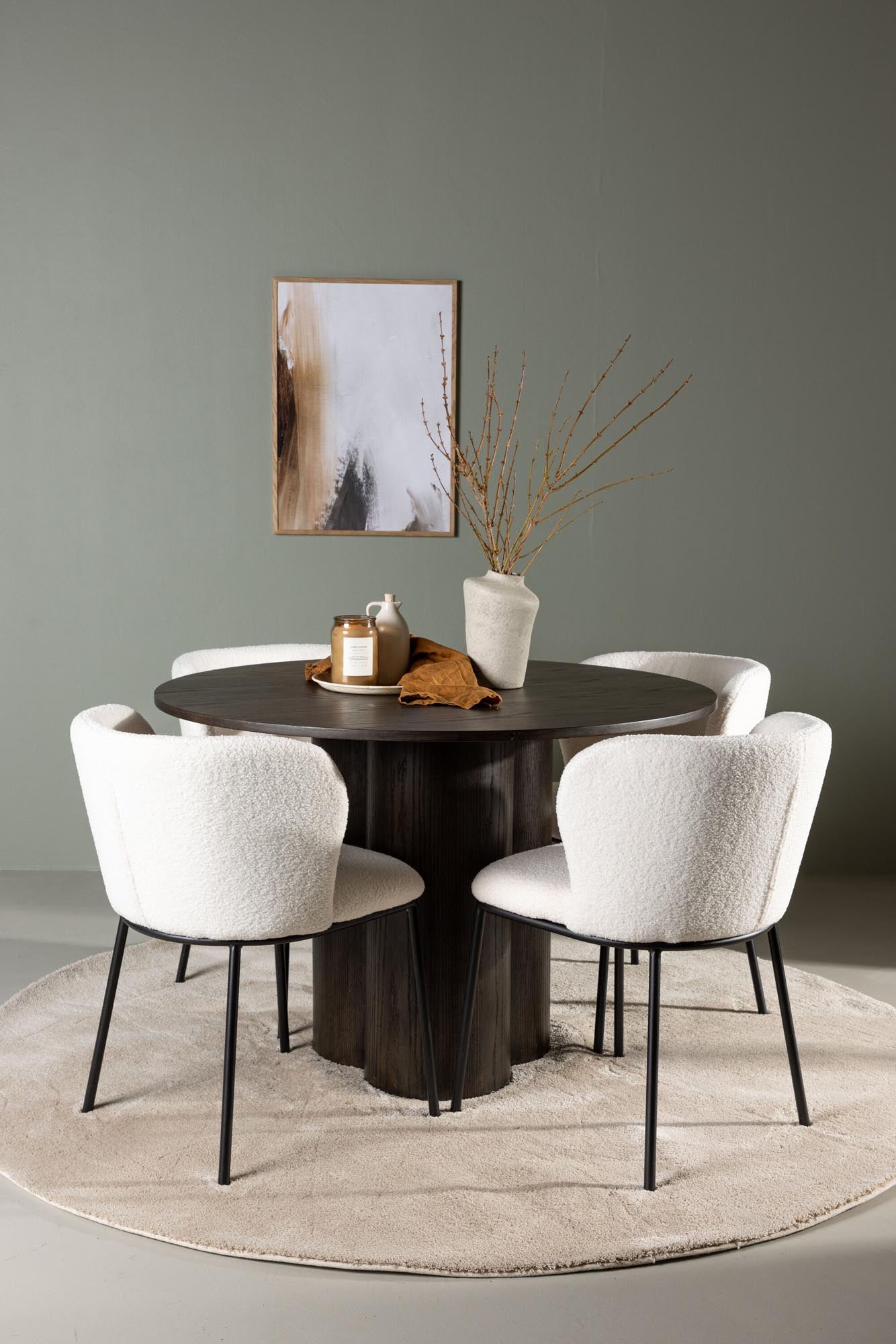 Stilvolles Olivia Esszimmerset für moderne Wohnräume von Venture Home.