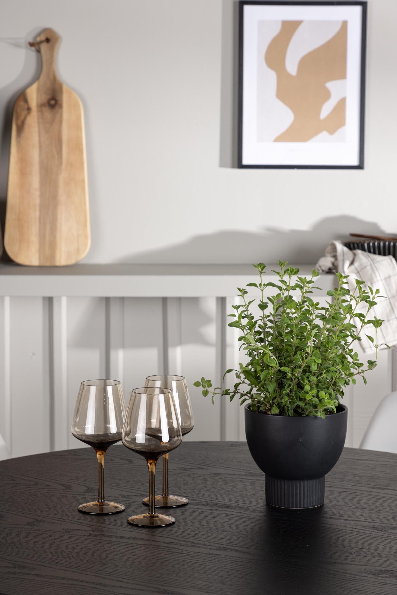 Elegantes Olivia Esszimmerset mit rundem Tisch (110cm) und 4 bequemen Stühlen von Venture Home. Ideal für gesellige Abende!