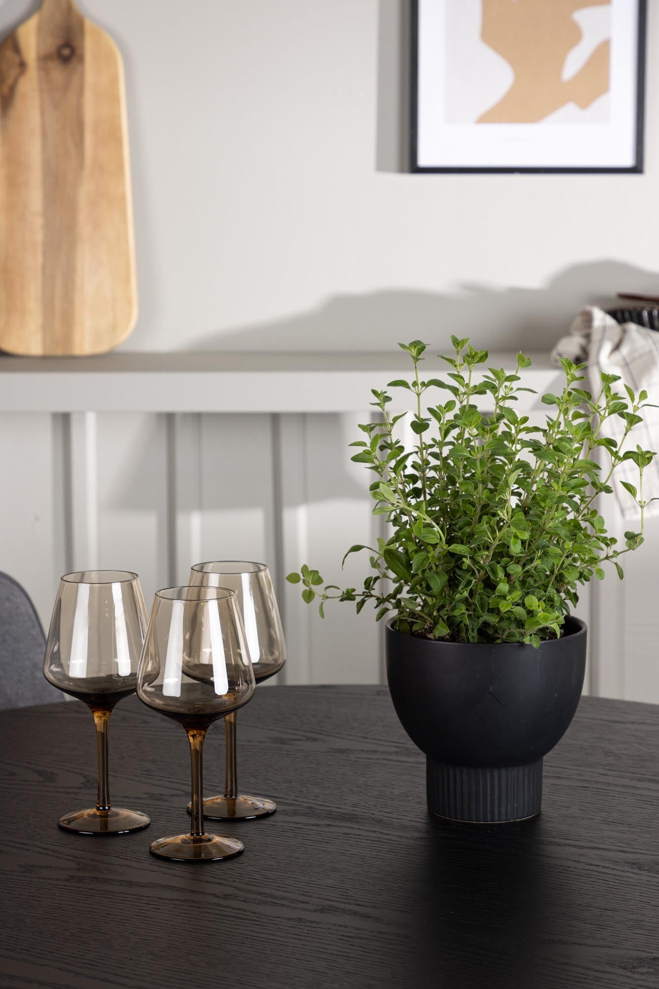 Elegantes Esszimmerset mit rundem Tisch und 4 stilvollen Stühlen. Ideal für gesellige Runden und jeden Einrichtungsstil.