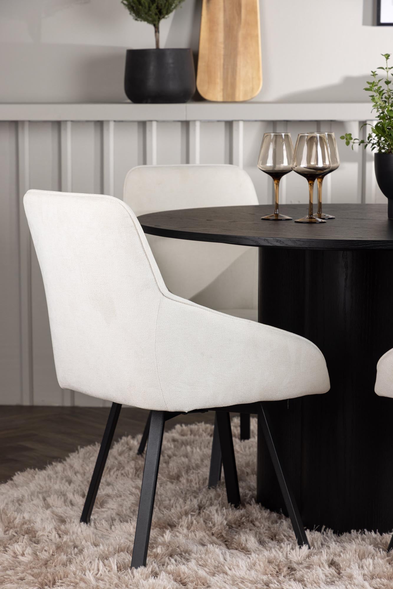 Entdecken Sie das Olivia Esszimmerset von Venture Home: Ein eleganter runder Tisch (⌀110cm) mit 4 stilvollen Stühlen, perfekt für jeden Anlass.