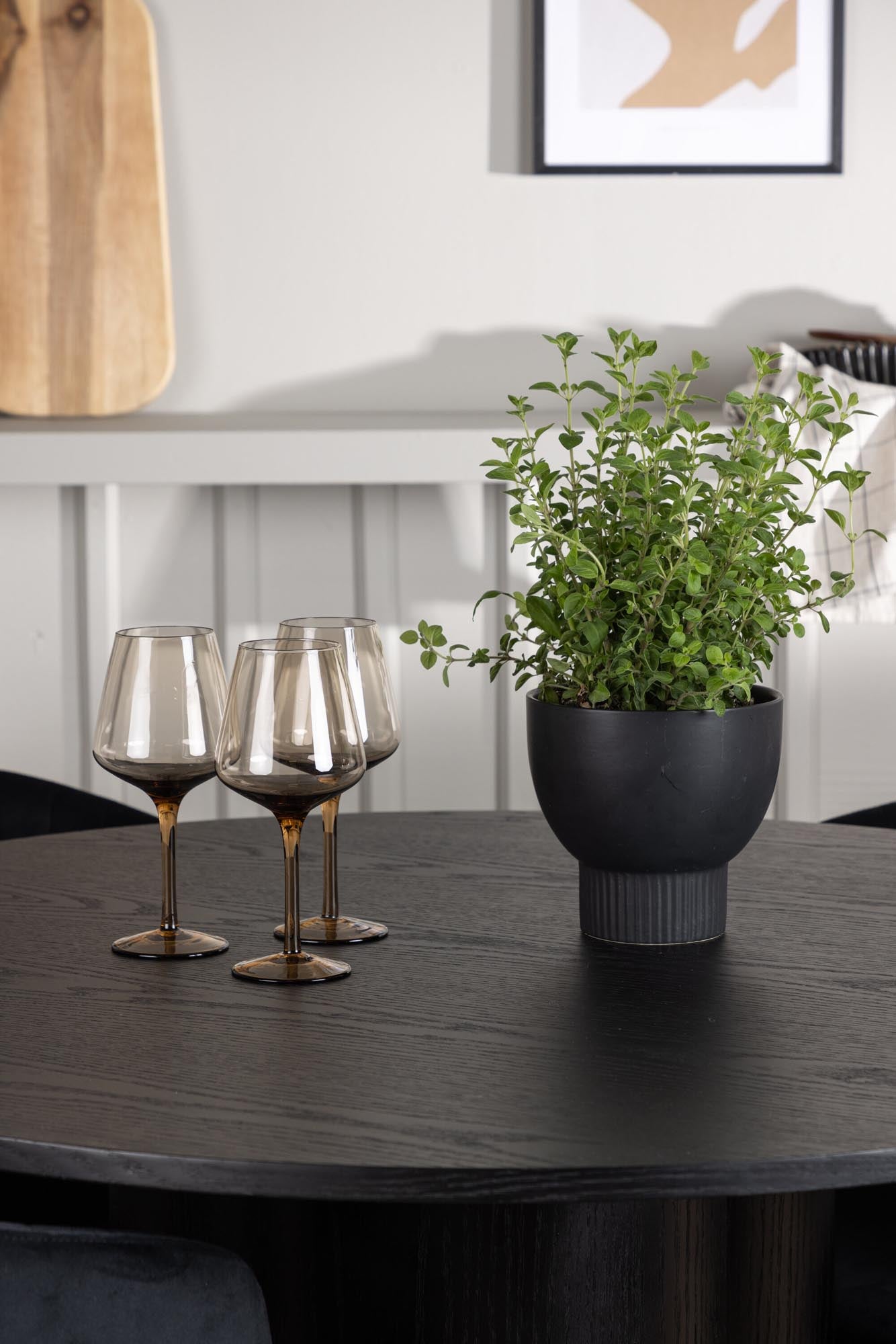 Erleben Sie skandinavische Eleganz mit dem Olivia Esszimmerset + Selma von Venture Home. Ideal für gesellige Runden und stilvolle Einrichtung.