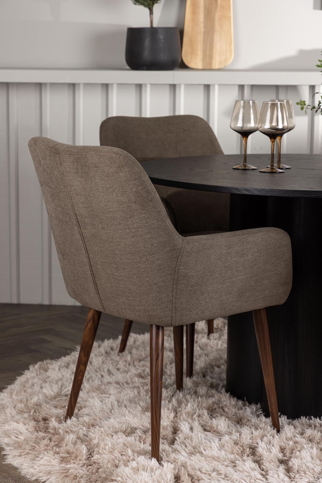 Stilvolles Esszimmerset Olivia: runder Tisch (⌀110cm) aus langlebigem MDF, 4 komfortable Stühle mit Armlehnen, modernes skandinavisches Flair.