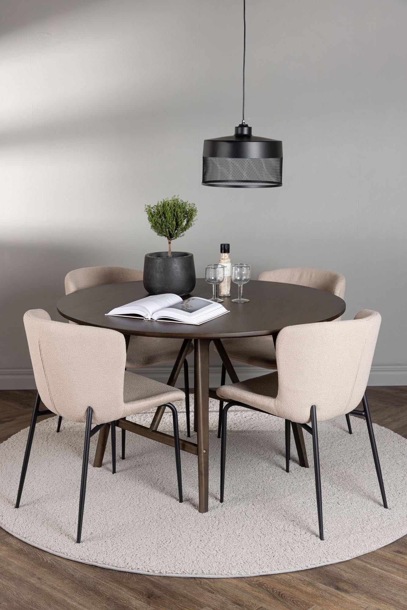 Erleben Sie das Kaseindon Esszimmerset + Modesto von Venture Home: moderner Esstisch und bequeme Stühle, perfekt für stilvolle Dinnerpartys.