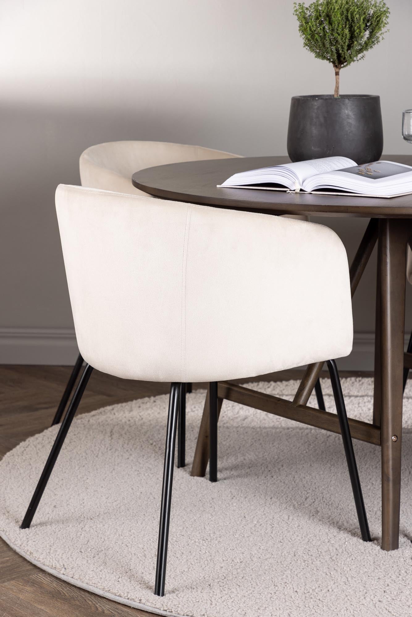 Stilvolles Kaseindon Esszimmerset von Venture Home: Eleganter runder Tisch und 4 bequeme Stühle für gesellige Momente und zeitlose Eleganz.