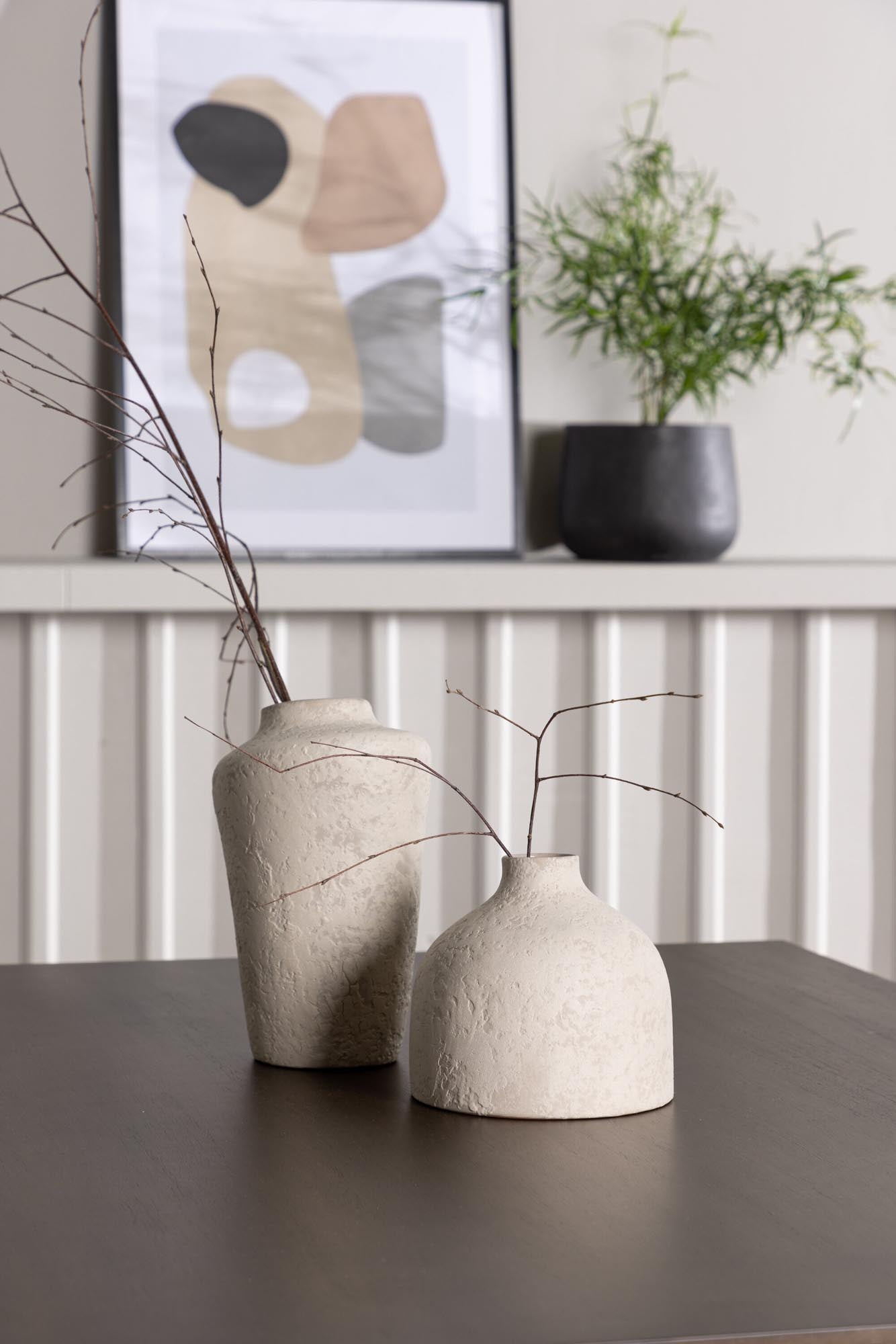 Elegantes Esszimmerset Kaseindon mit Evelina-Stühlen, ideal für stilvolle und funktionale Wohnräume. Hochwertige Materialien und modernes Design.