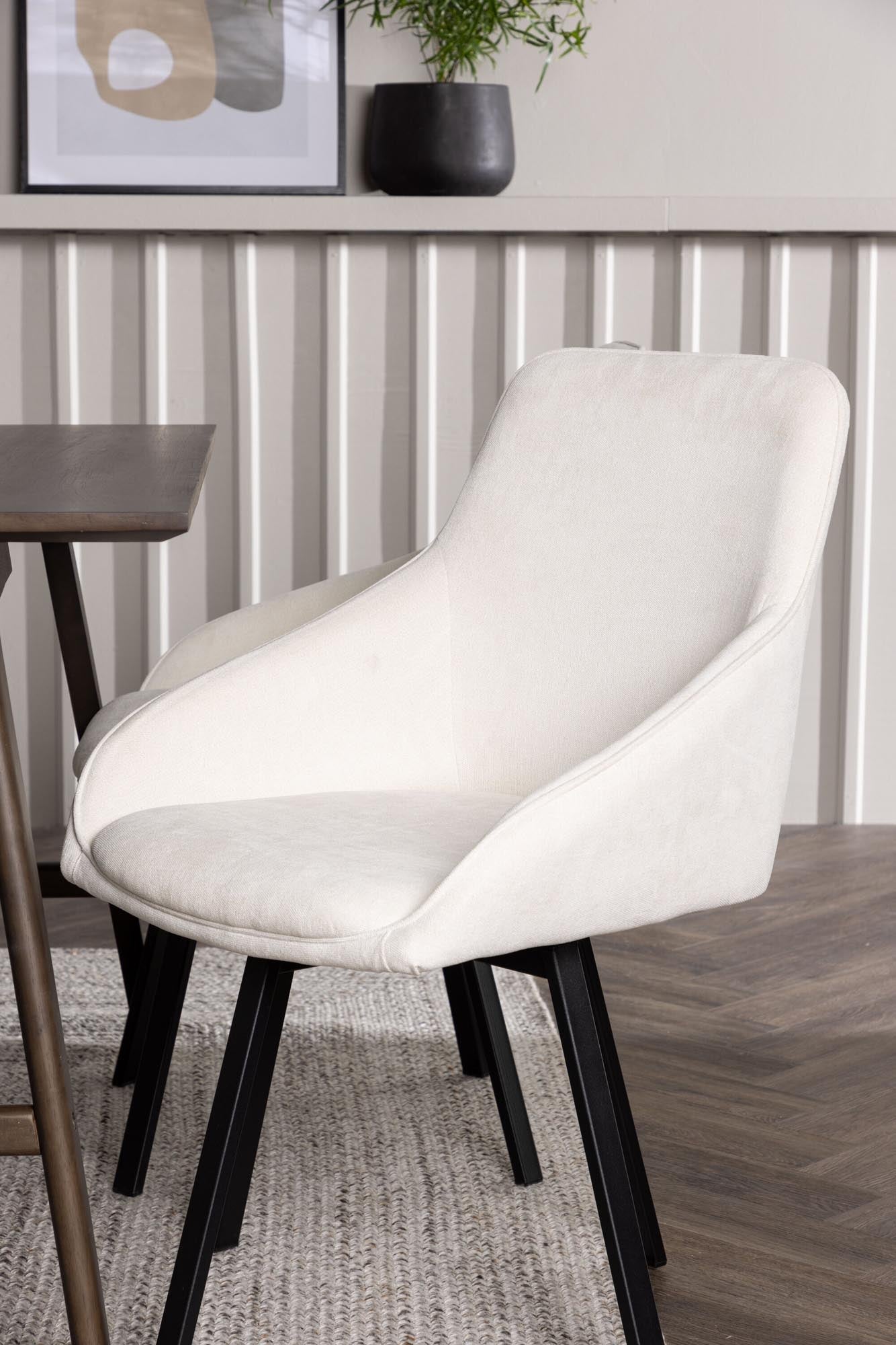 Stilvolles Kaseindon Esszimmerset mit Rosie Tisch, 120cm, 4 Stühle.