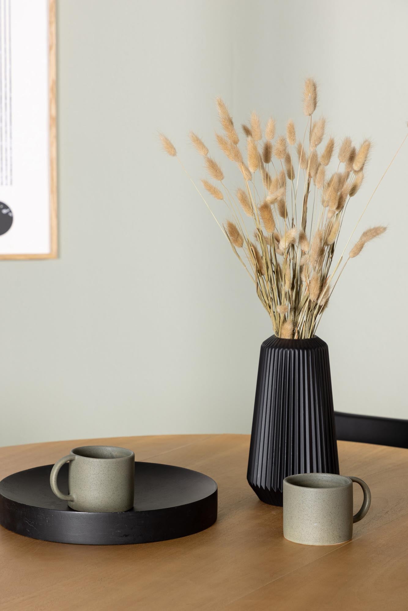 Stilvolles Yadikon Esszimmerset mit runden 120 cm Tisch und 4 modernen Kenth-Stühlen. Ideal für gemütliche Familienessen und elegante Anlässe.