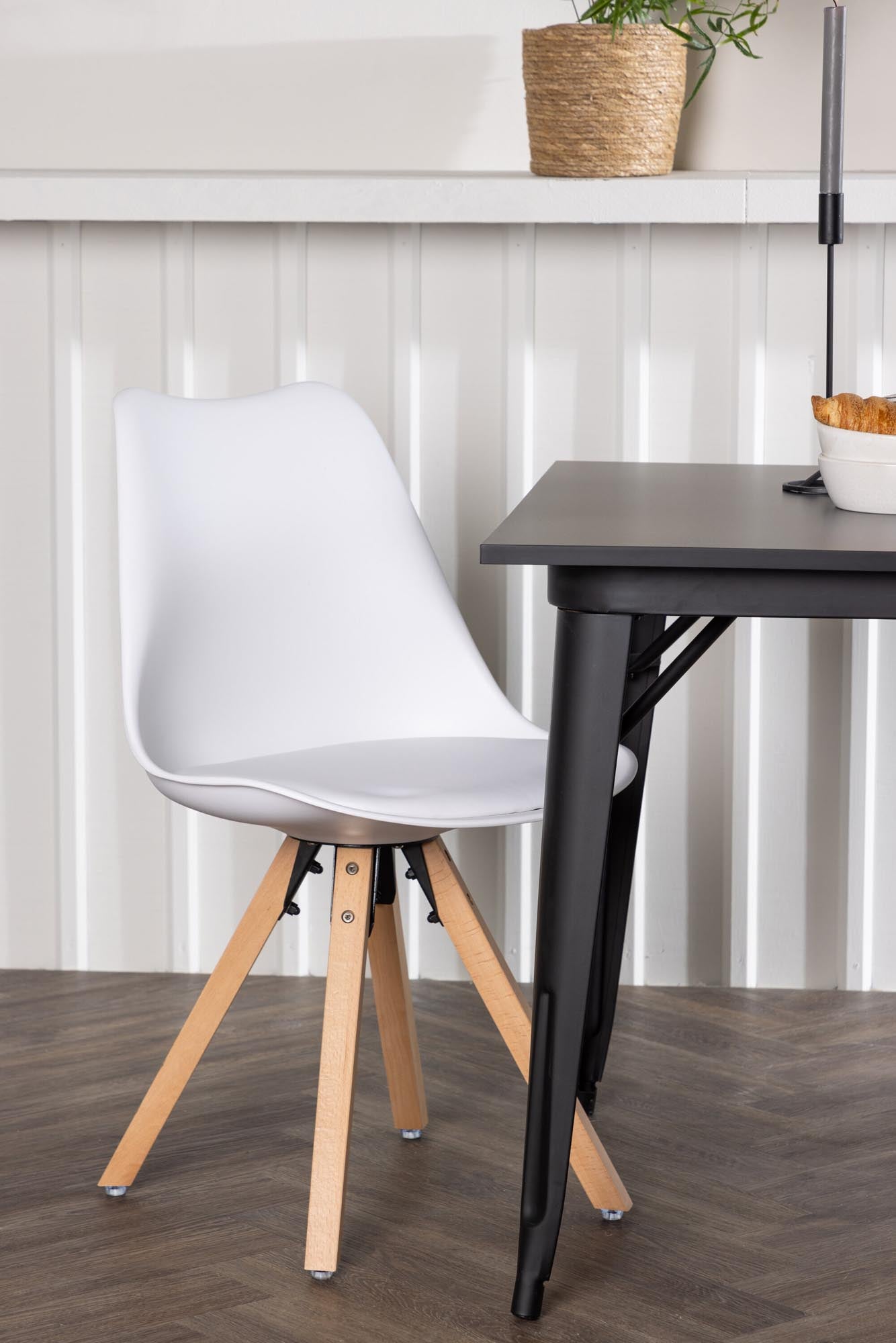 Entdecken Sie das stilvolle Tempe Esszimmerset mit quadratischem 80x80 cm Tisch und komfortablen Zeno-Stühlen – perfekt für Ihr modernes Zuhause!