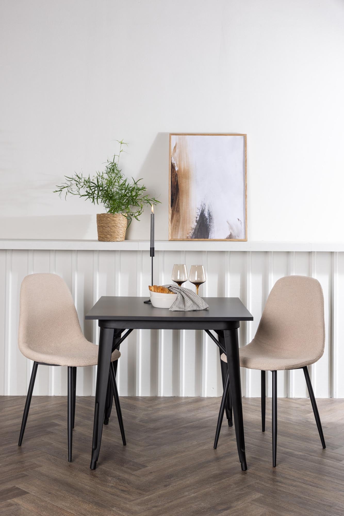 Entdecken Sie das elegante Tempe Esszimmerset mit 80 cm großen Polar-Stühlen von Venture Home – ideal für gemütliche Essbereiche und gesellige Abende.