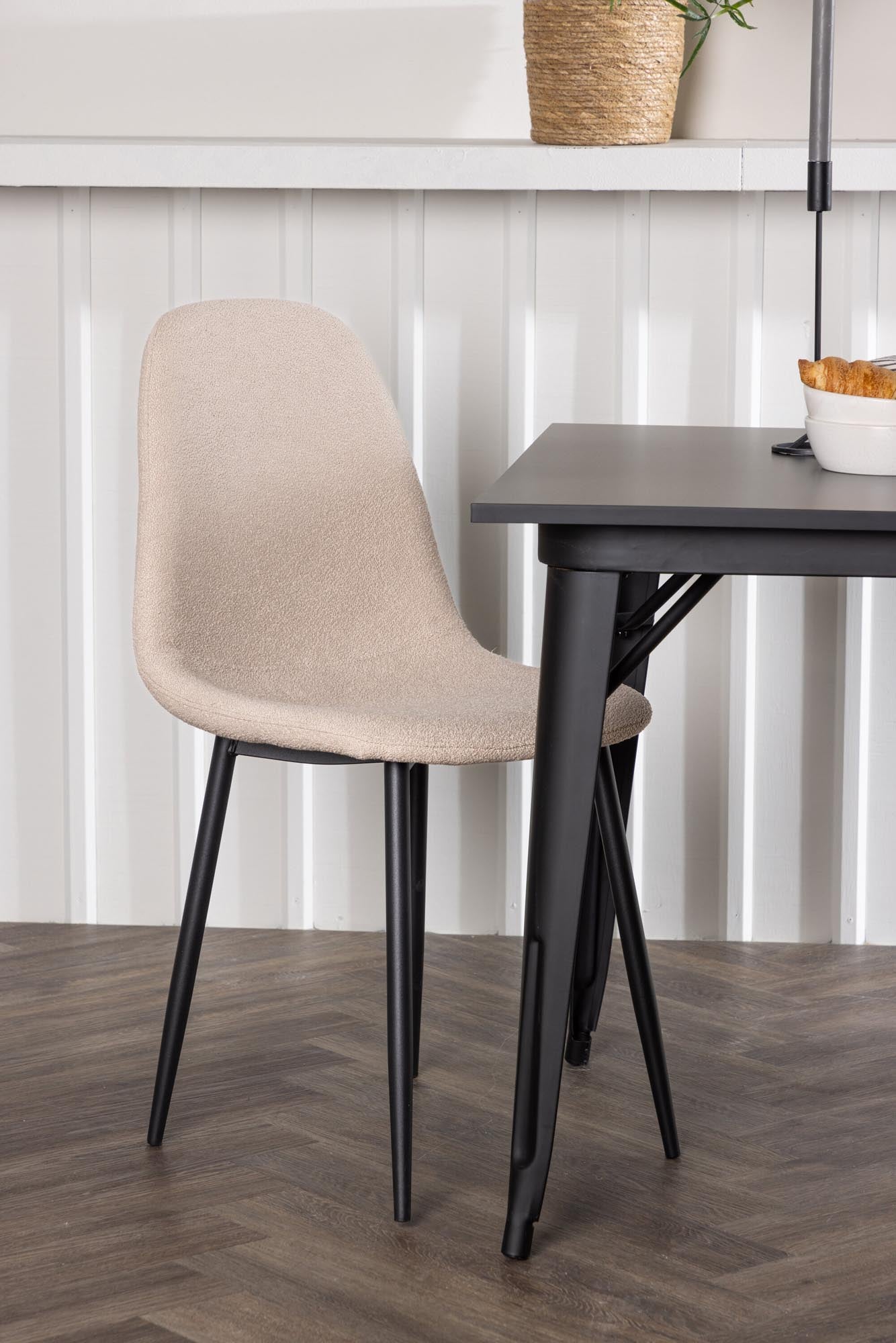 Erleben Sie das stilvolle Tempe Esszimmerset mit robustem 80 cm Tisch und bequemen Polar-Stühlen – perfekt für einladende Esszimmer und gesellige Runden.