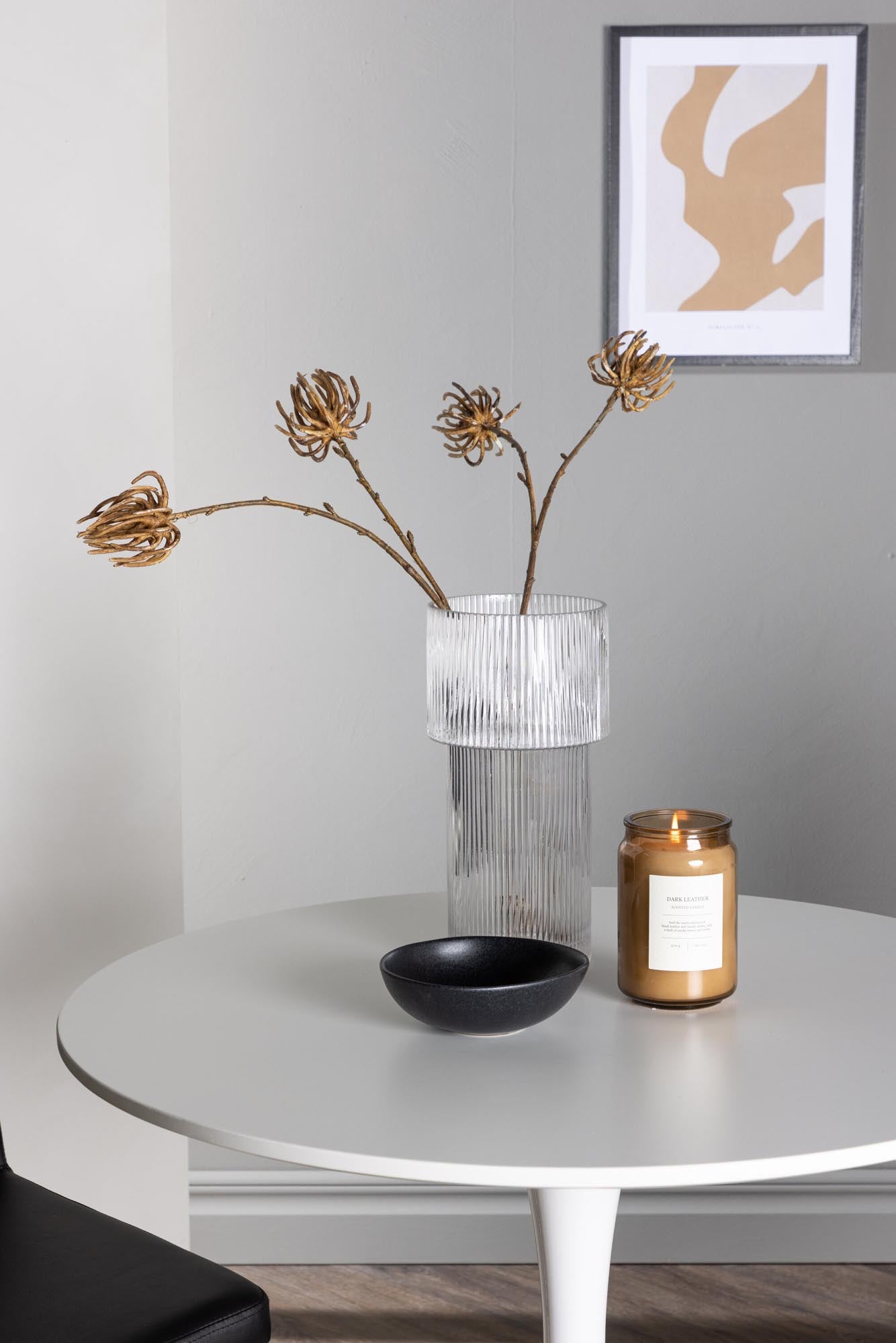 Modernes Hamden Esszimmerset mit elegantem runden Tisch und komfortablen Stühlen. Ideal für gesellige Runden und stilvolle Einrichtung.