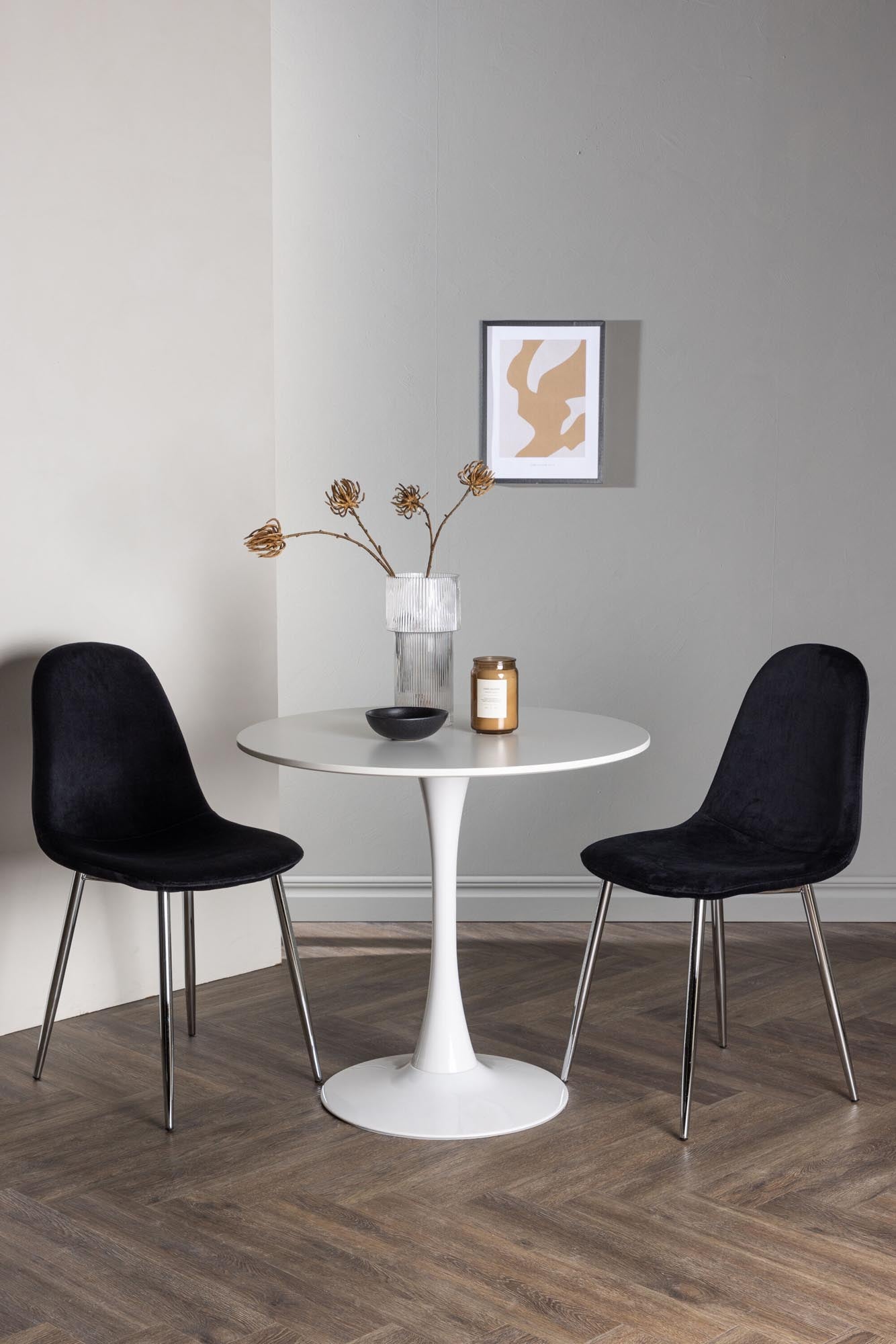 Elegantes Esszimmerset: Runder Tisch mit weissem MDF, Trompetenfuss, 2 schwarze Samtstühle, ideal für kleine Küchen.