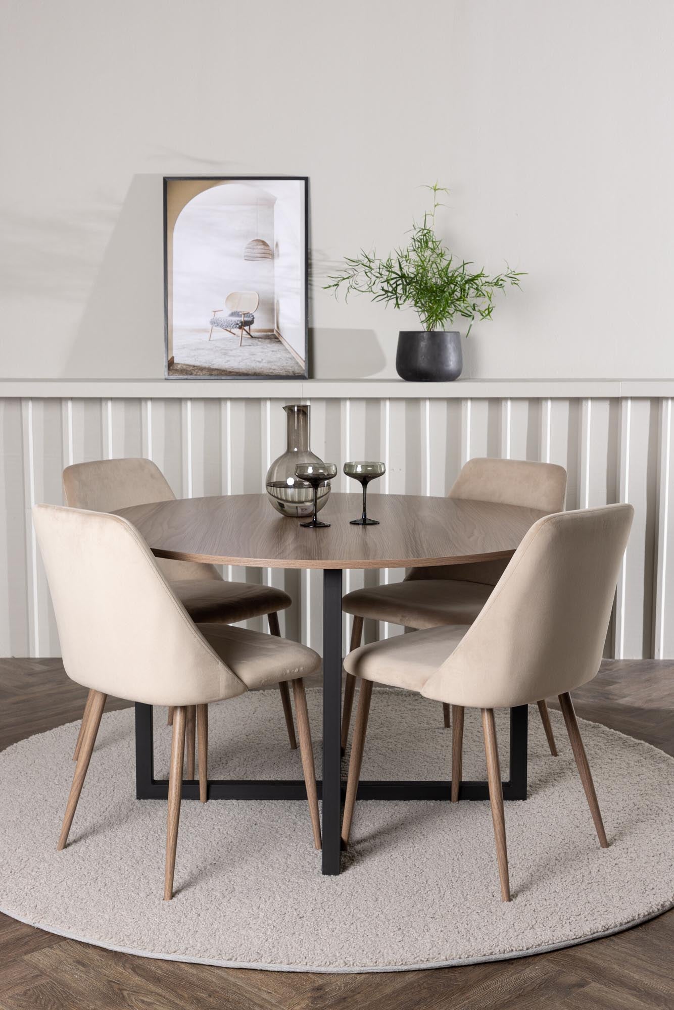 Elegantes Esszimmerset für stilvolle Dinnerabende von Venture Home.