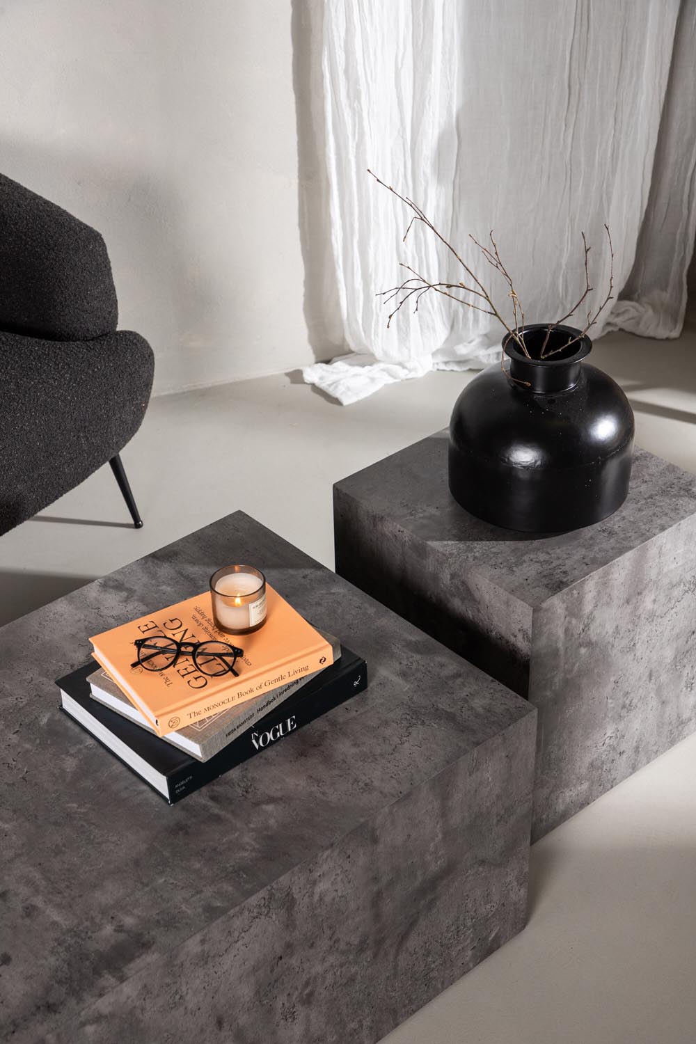 York Coffee Tisch High in Grau präsentiert im Onlineshop von KAQTU Design AG. Beistelltisch ist von Venture Home