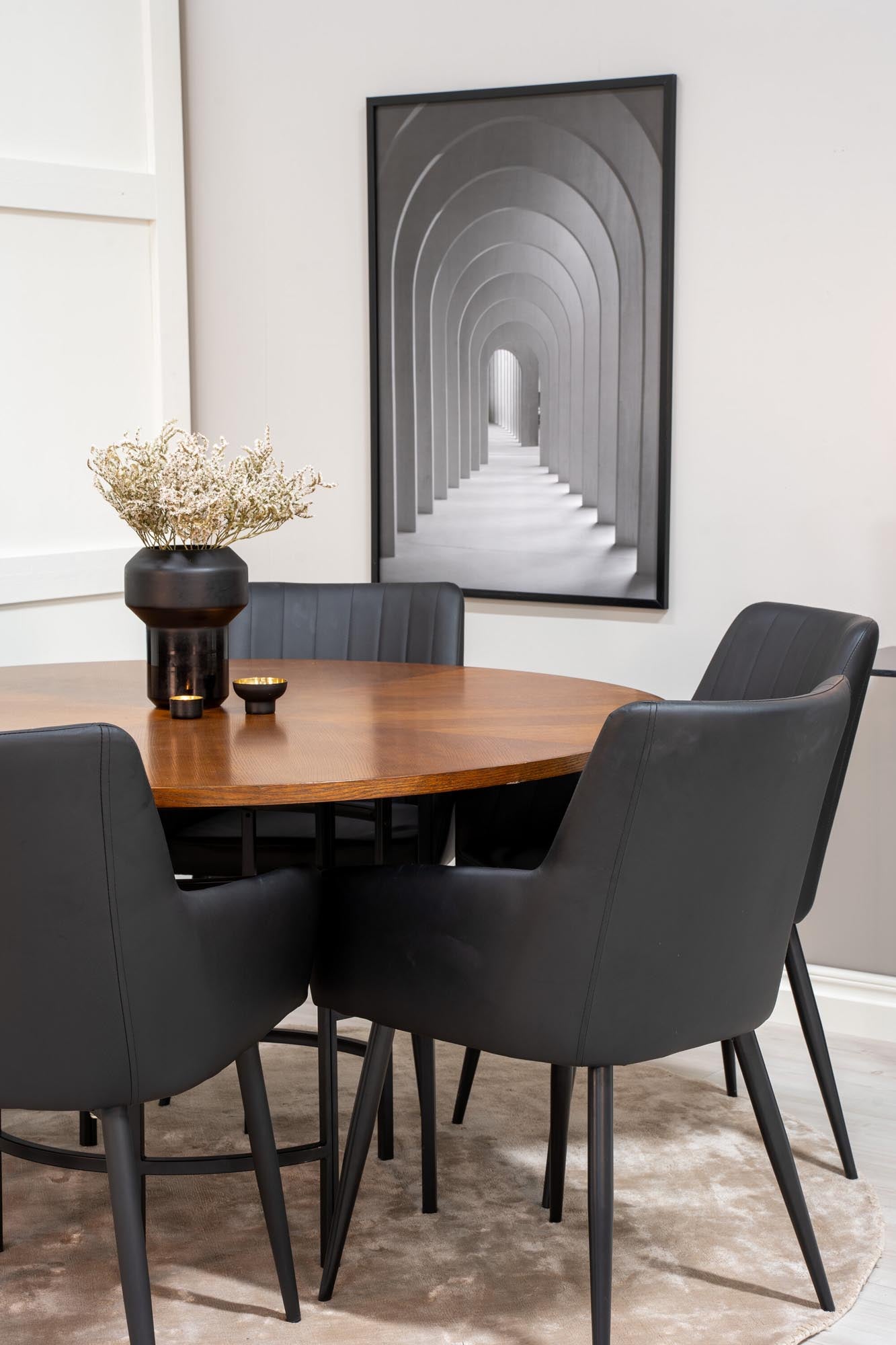 Elegantes Esszimmer Set Copenhagen mit Komfortstühlen von Venture Home.