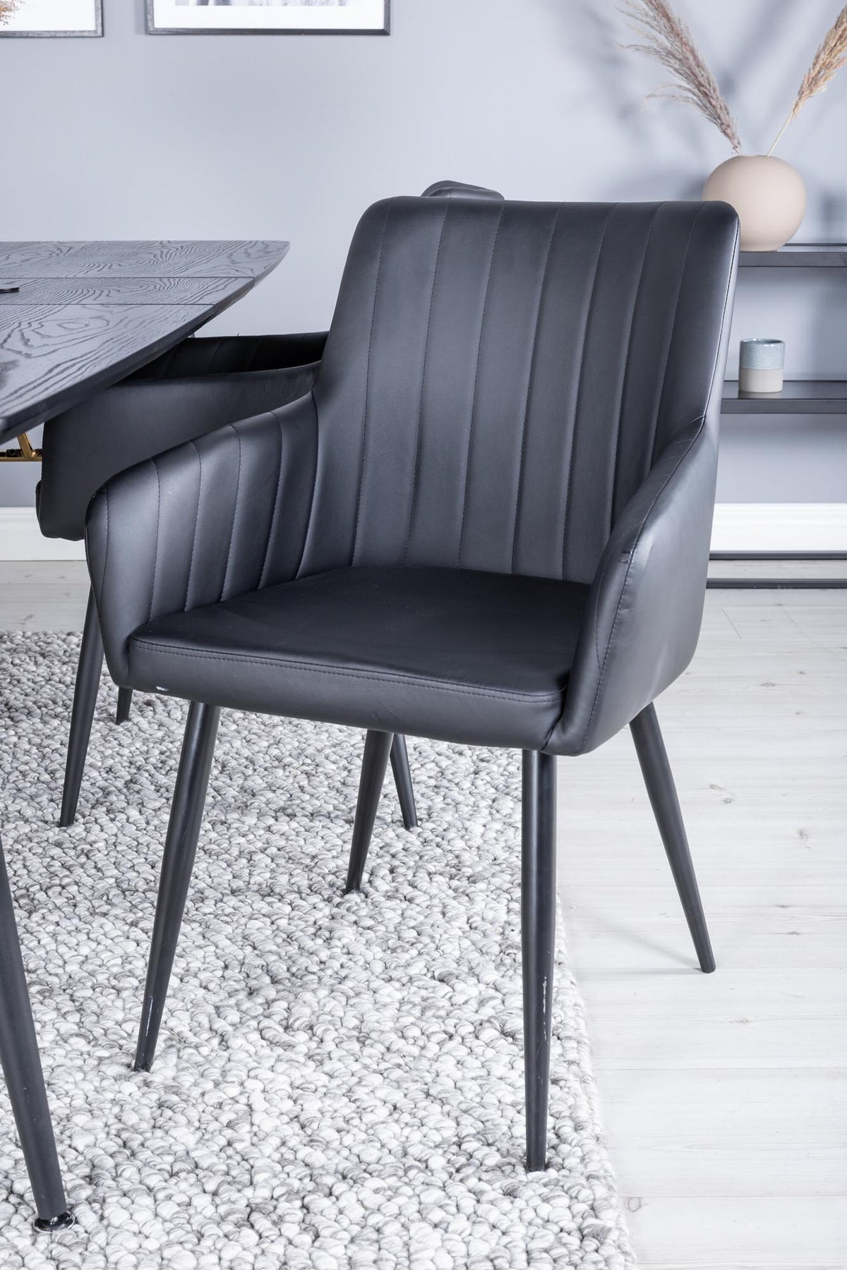 Esszimmer Set Gold mit Stuhl Comfort in Schwarz Schwarz präsentiert im Onlineshop von KAQTU Design AG. Esszimmerset ist von Venture Home