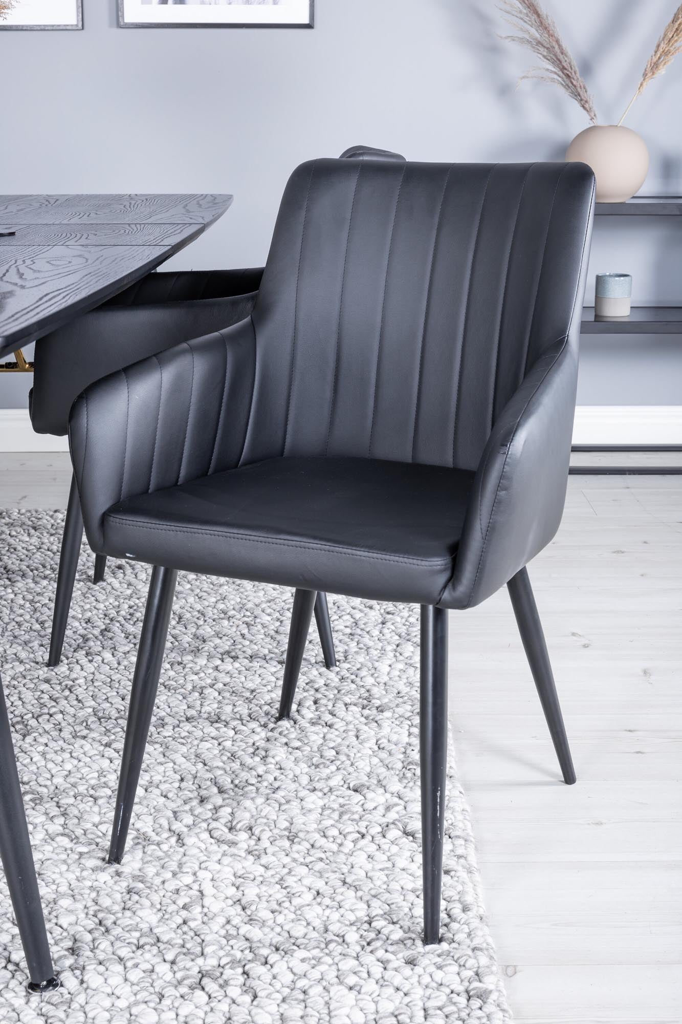 Stilvolles Esszimmer Set Gold mit komfortablen Stühlen von Venture Home.