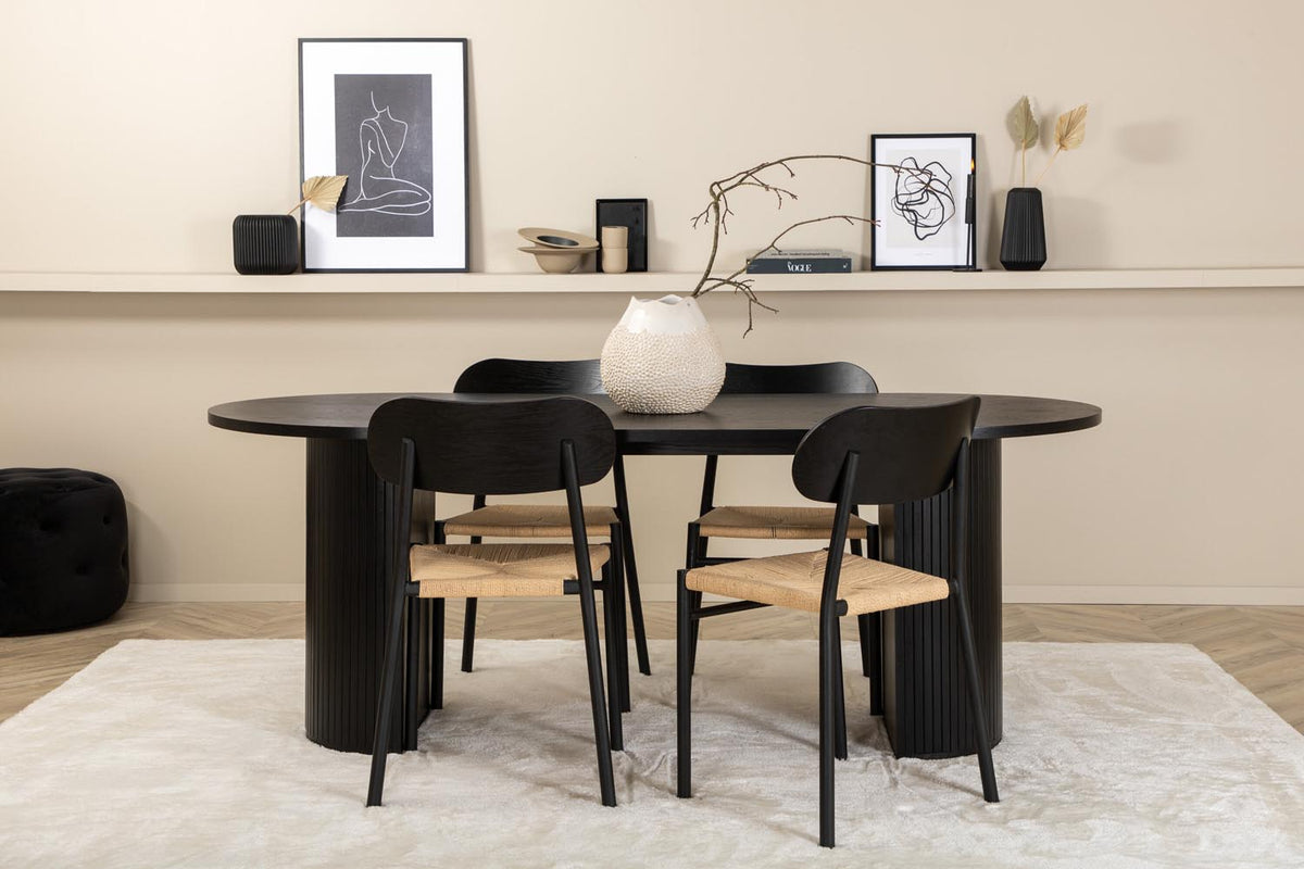 Rundes Esszimmerset Bianca mit Stuhl Polly: Tisch aus MDF und Furnier in Walnuss, vier schwarze Stühle mit Metallbeinen und Seilsitzen.