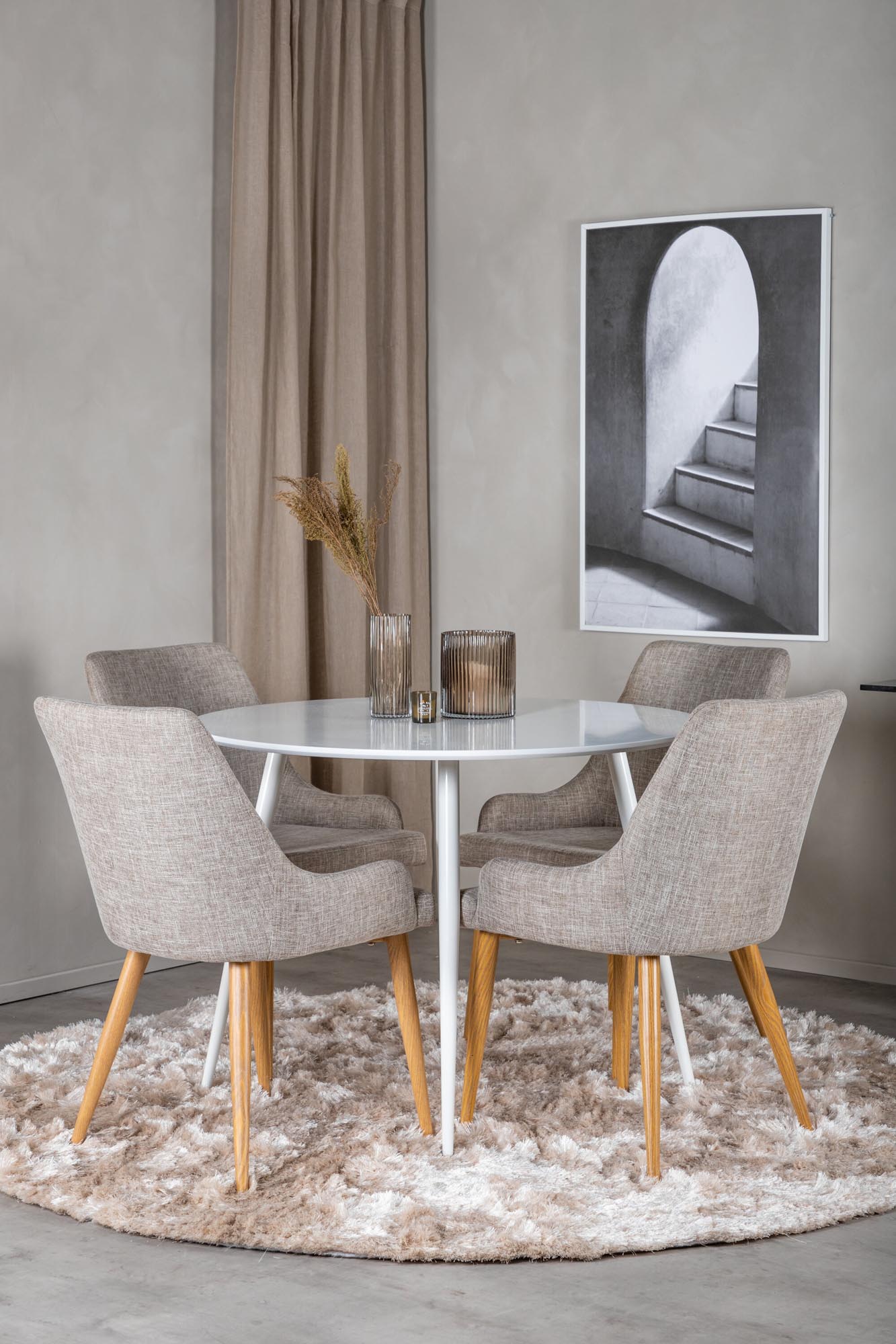 Esszimmer Set Plaza: Modernes Design trifft auf Komfort von Venture Home.