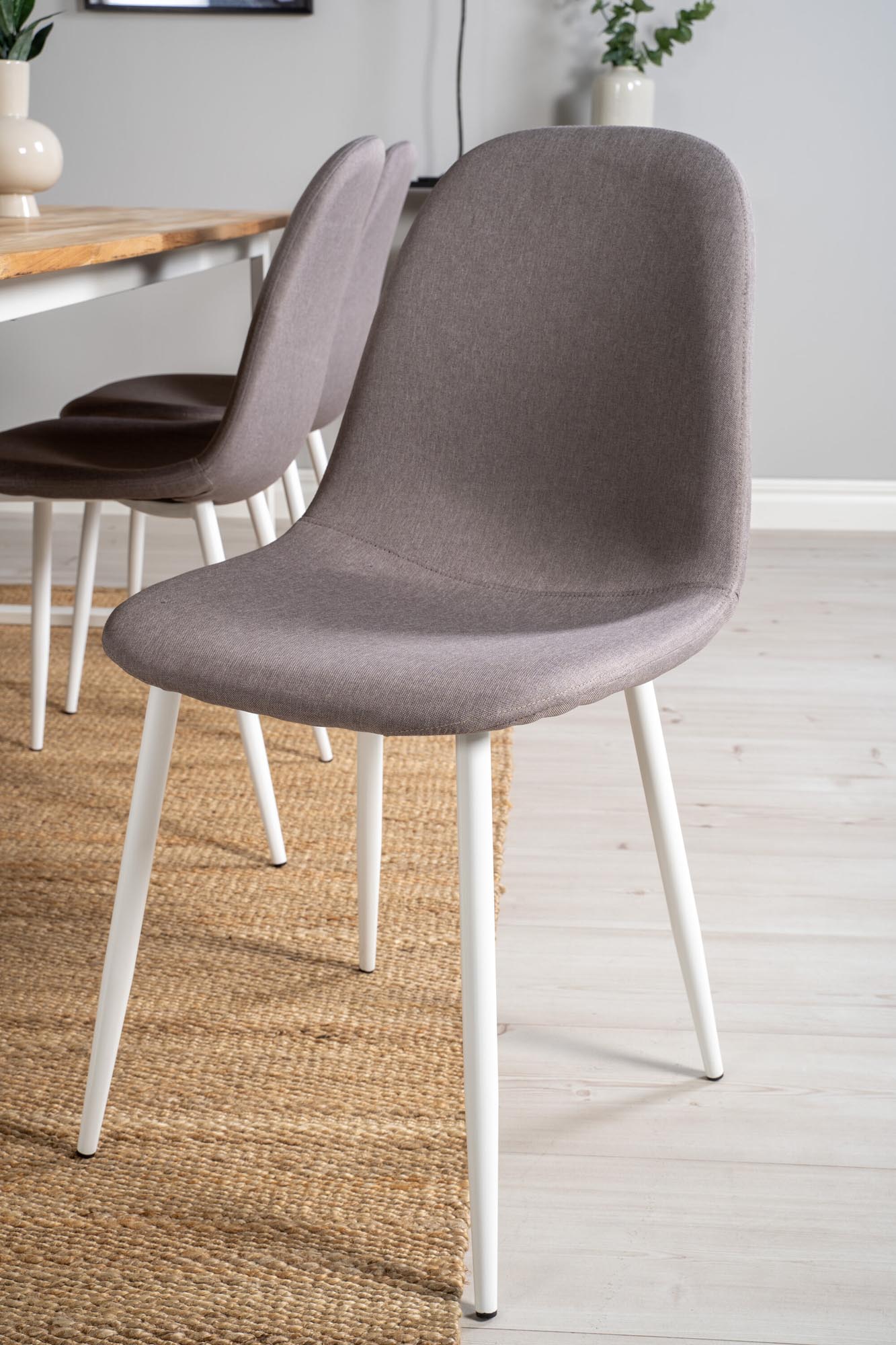 Elegantes Esszimmer Set Cirebon mit bequemen Stühlen von Venture Home.