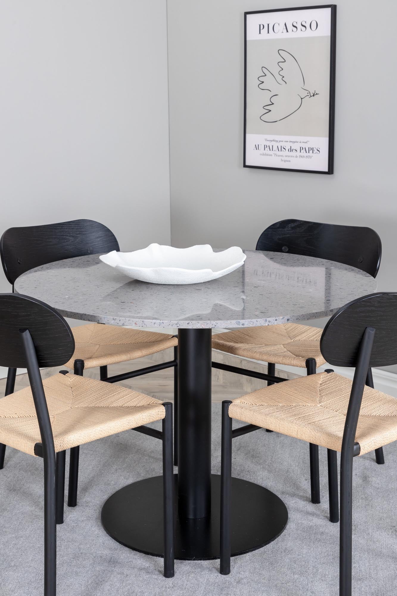 Modernes Esszimmer Set Razzia mit komfortablem Stuhl Polly.