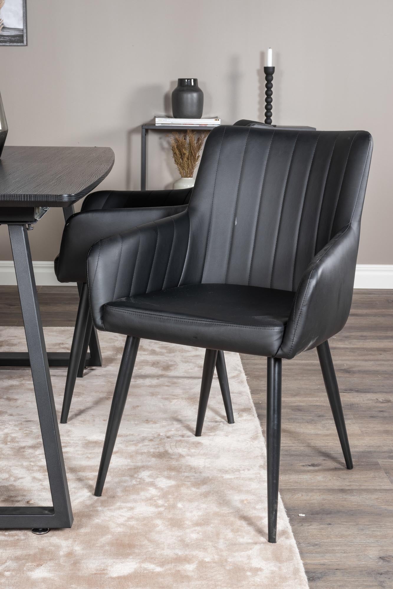 Stilvolles Esszimmer Set Inca mit komfortablen Stühlen von Venture Home.