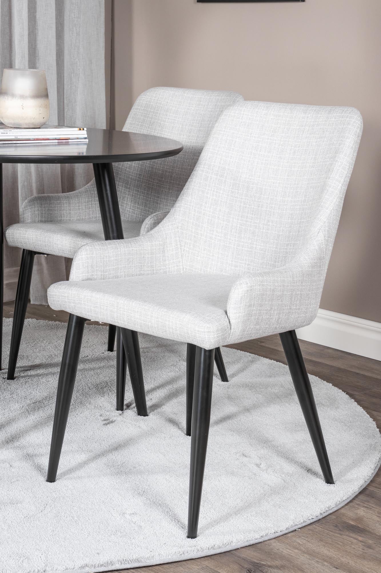 Elegantes Esszimmer Set Plaza: Robuster Tisch & bequeme Stühle aus MDF, ideal für stilvolle Mahlzeiten.