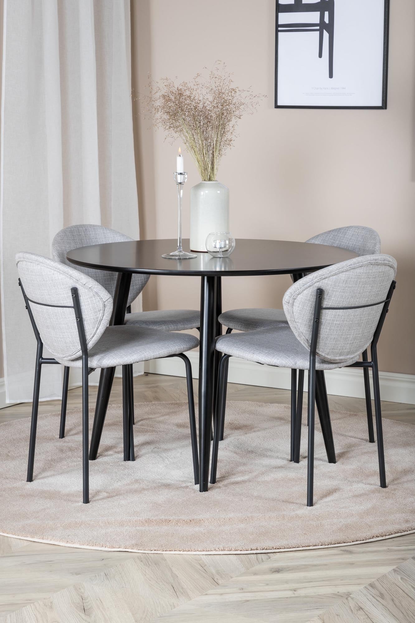 Esszimmer Set Plaza mit stilvollen Vault-Stühlen von Venture Home.