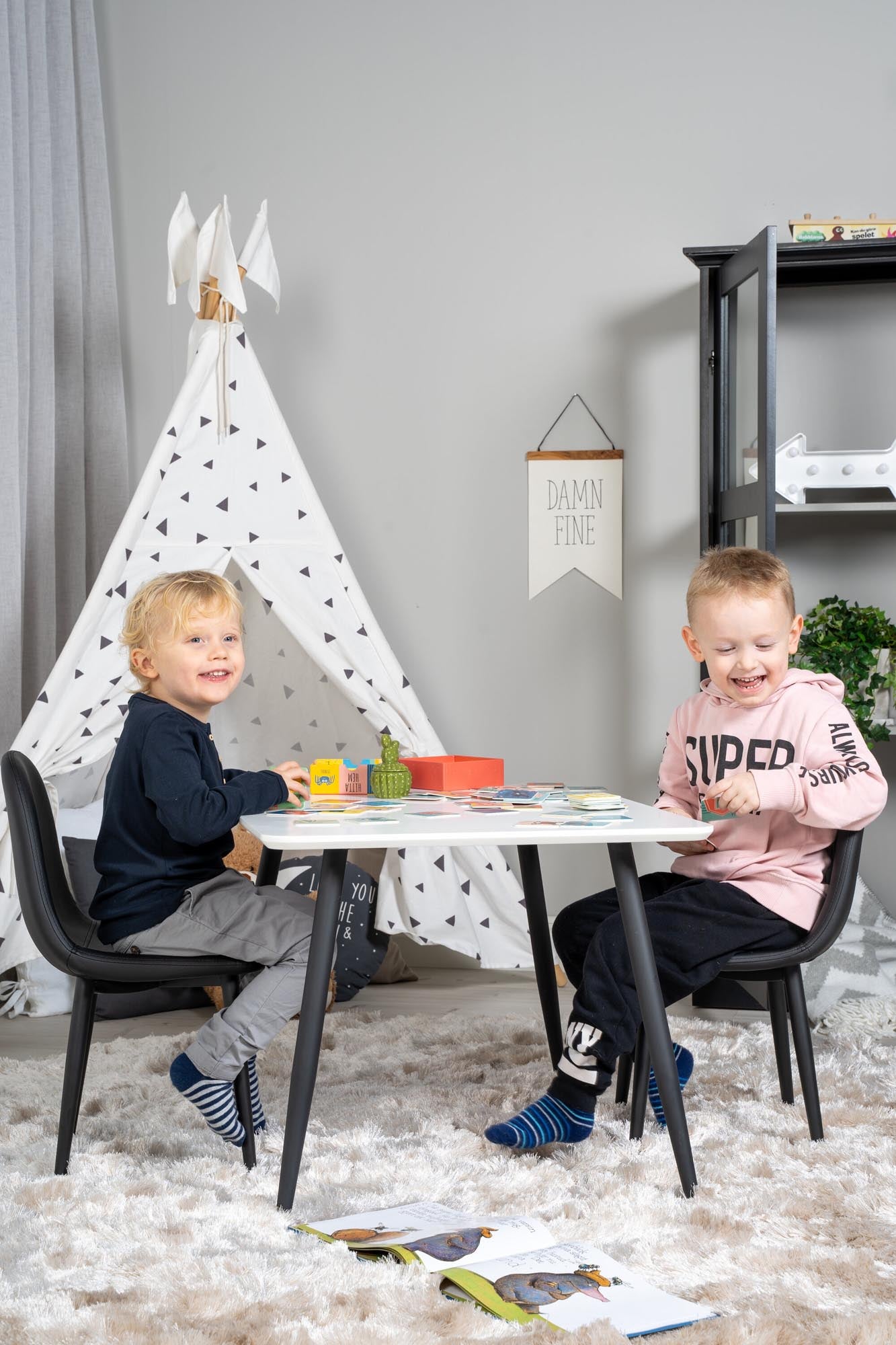 Esszimmer Set Polar: Skandinavische Ästhetik trifft auf Funktionalität.