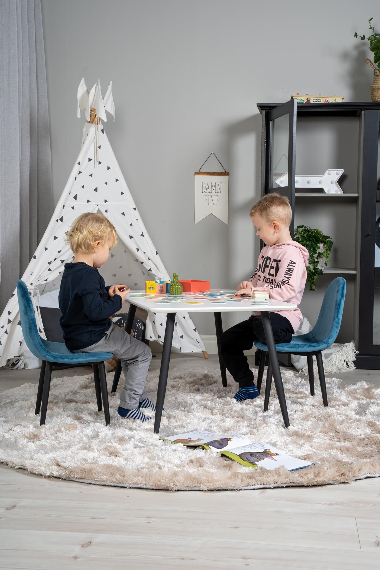 Esszimmer Set Polar: Modernes Design trifft auf skandinavische Eleganz.