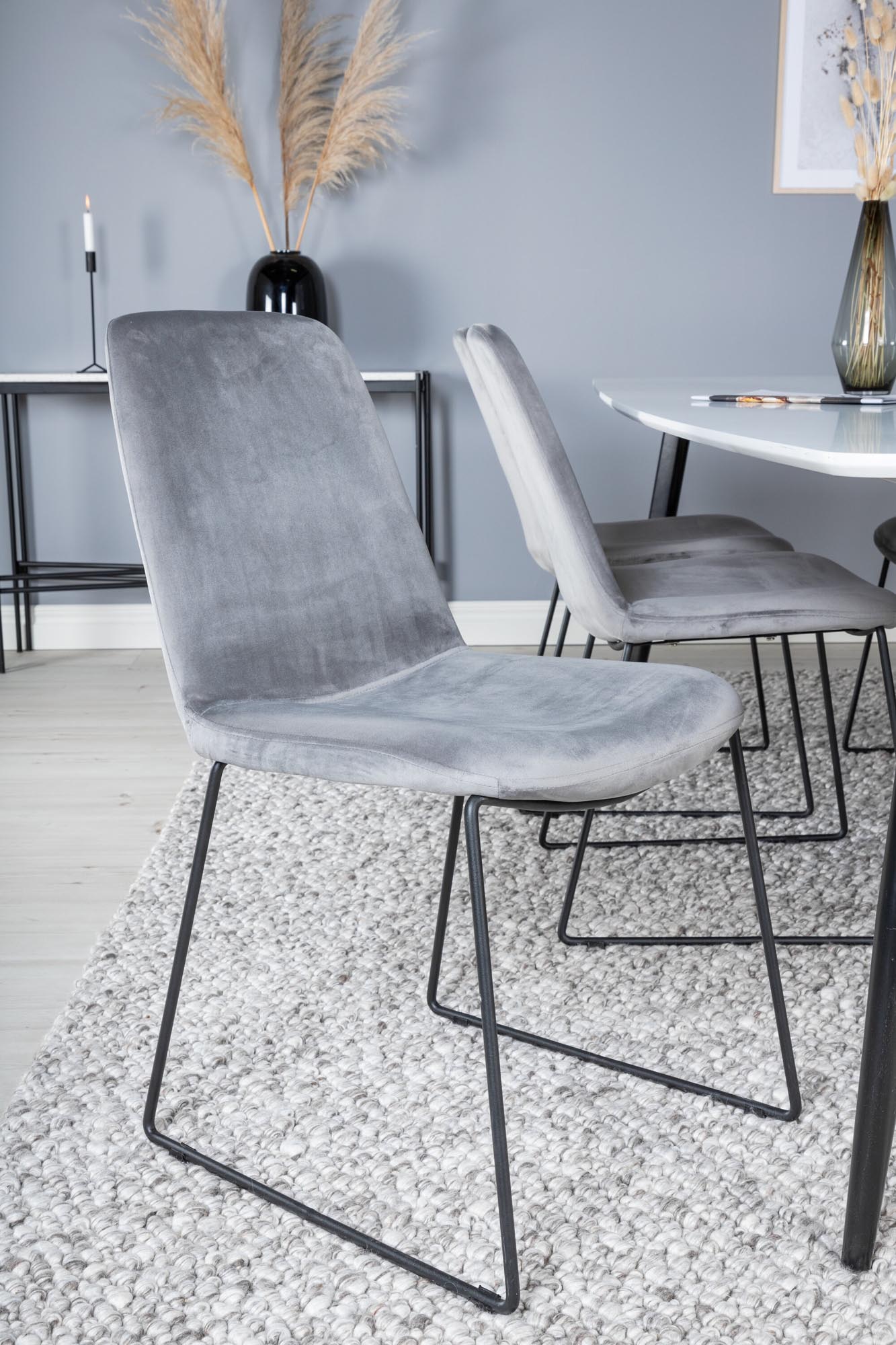 Esszimmer Set Polar mit Muce Stühlen: Modernes Design von Venture Home.