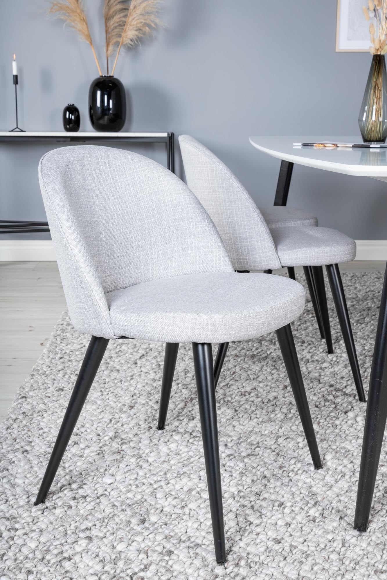 Esszimmer Set Polar mit luxuriösen Velvet-Stühlen von Venture Home.