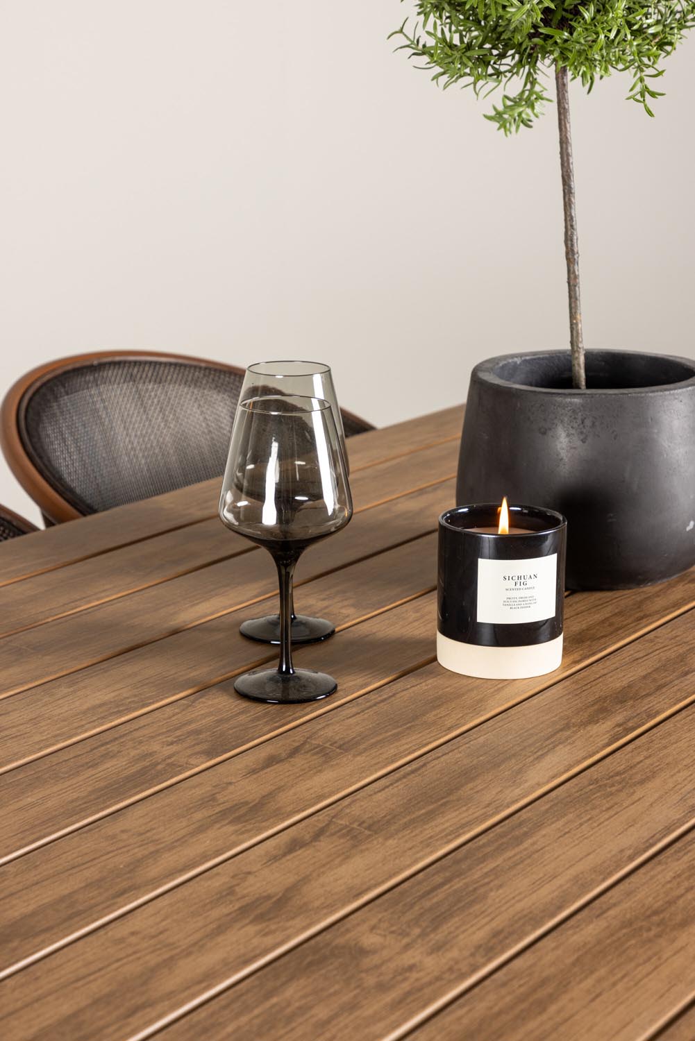 Garcia Gartentisch Set + Vila Real in Schwarz/Schwarz/Braun präsentiert im Onlineshop von KAQTU Design AG. Gartentischset ist von Venture Home