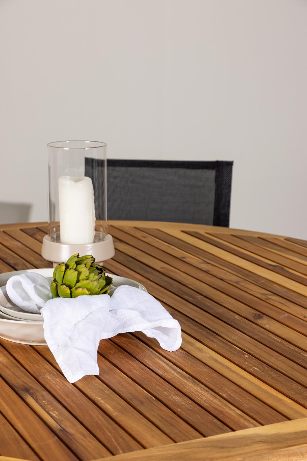 Tucumán Gartentisch Set rund + 6 x Alina in Natur/Schwarz präsentiert im Onlineshop von KAQTU Design AG. Gartentischset ist von Venture Home