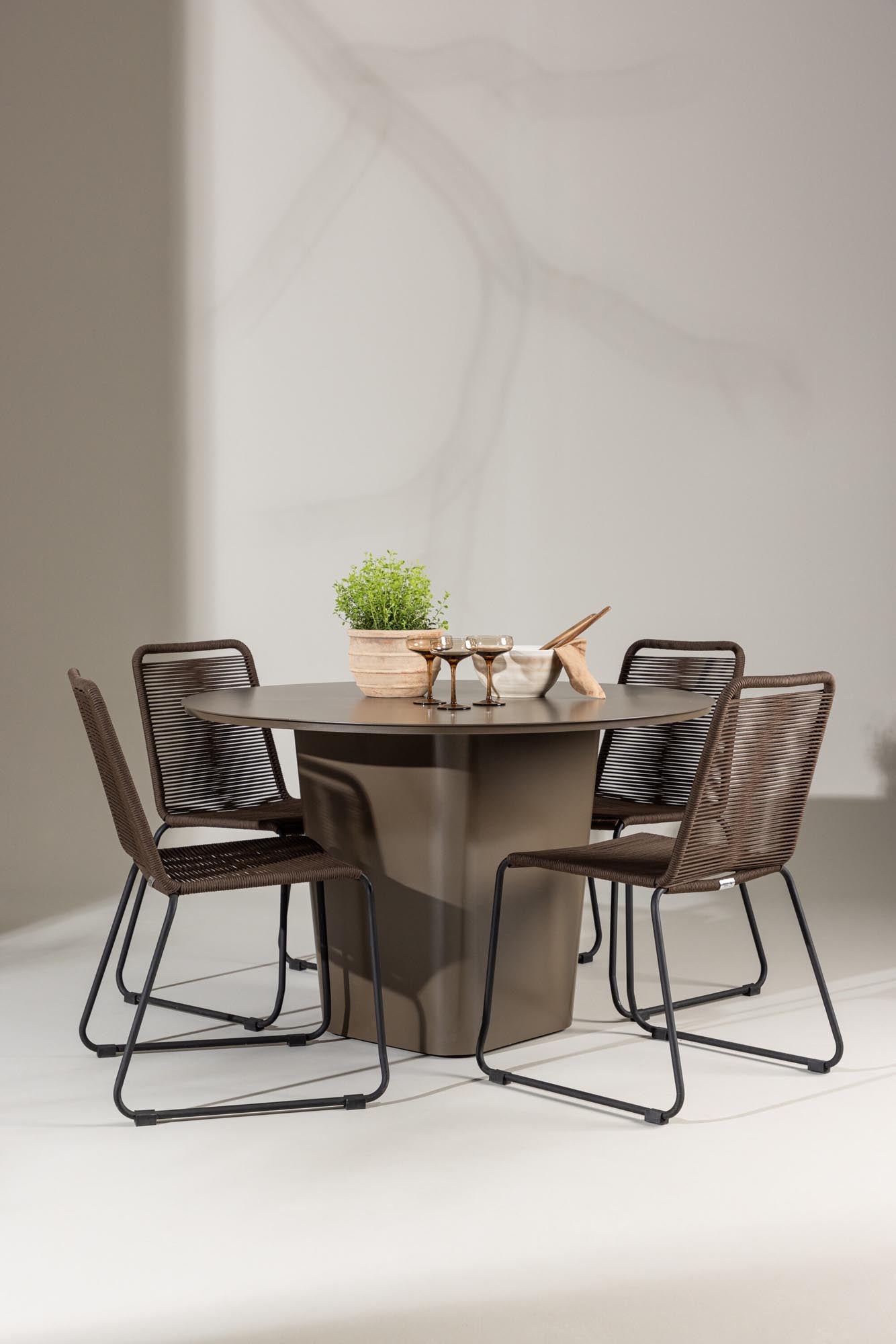 Das Santa Fe Gartentisch Set Lindos von Venture Home bietet stilvolles Design und praktische Funktionalität für Ihren Aussenbereich.