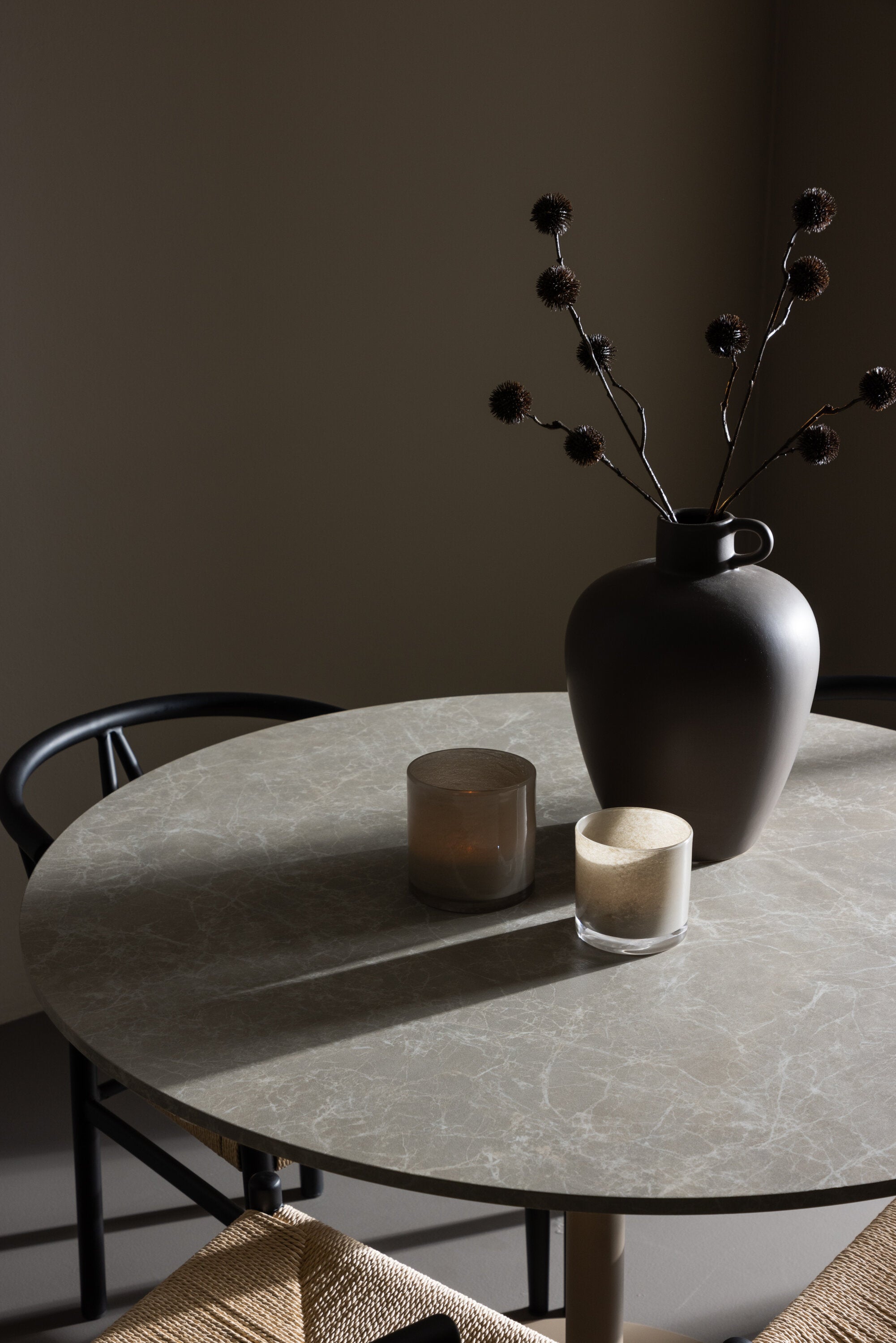 Lycke Esstisch mit Alfons Stühlen in präsentiert im Onlineshop von KAQTU Design AG. Bartischset ist von Venture Home