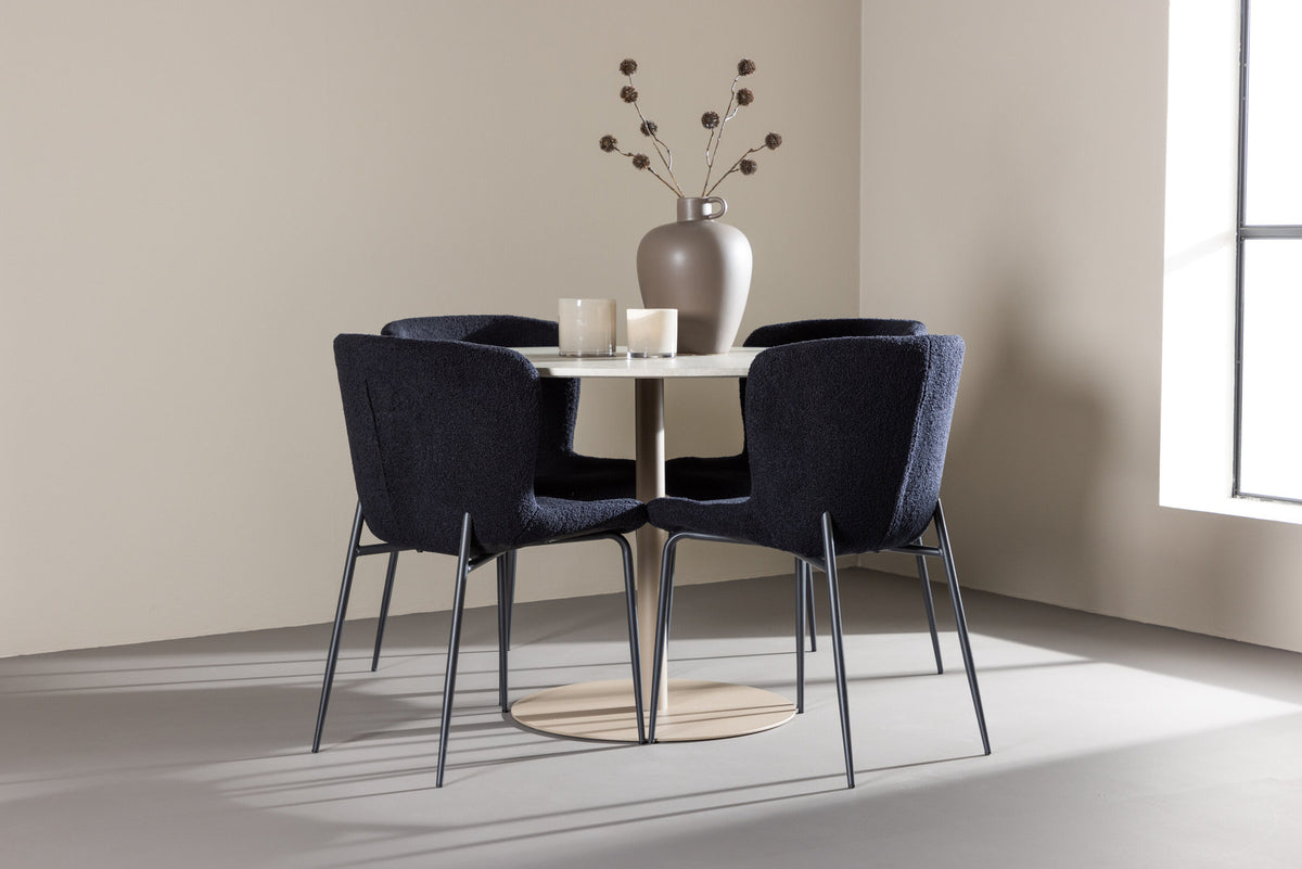 Lycke Esstisch mit Modesto Stühlen in Schwarz präsentiert im Onlineshop von KAQTU Design AG. Esszimmerset ist von Venture Home