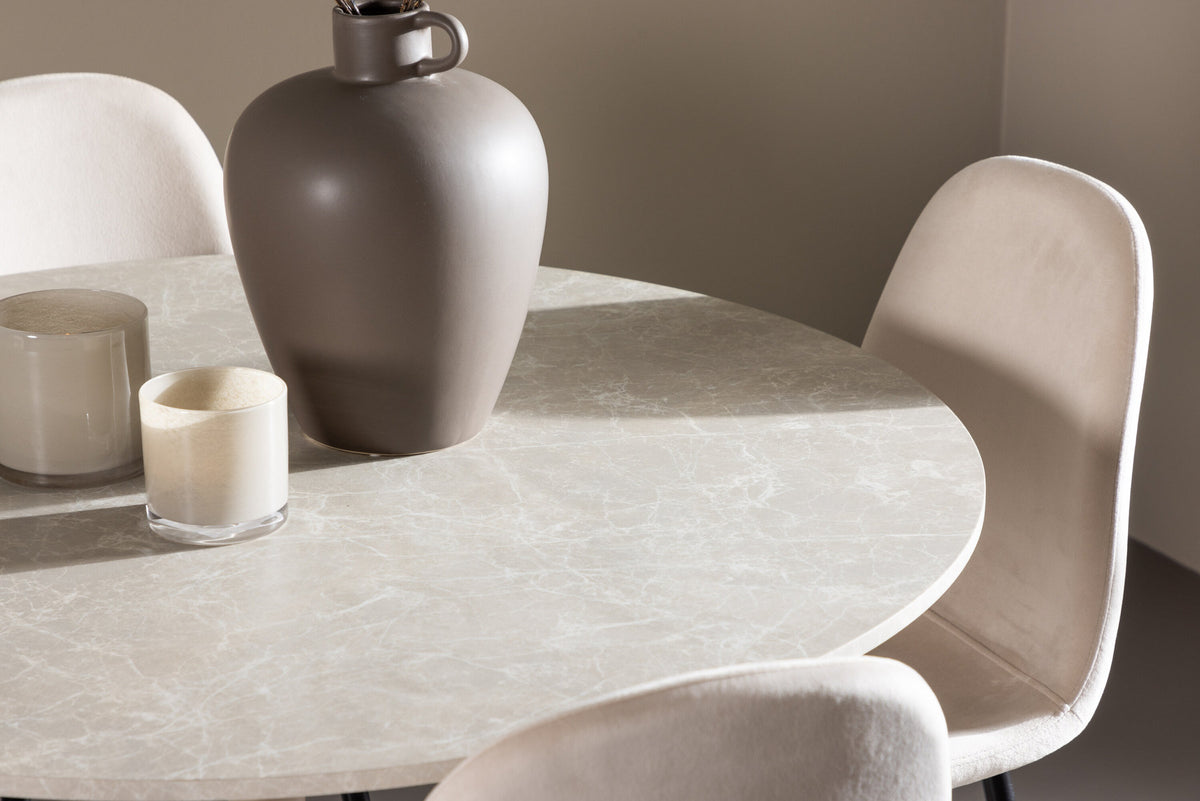 Lycke Esstisch mit Polar Stühlen in Beige präsentiert im Onlineshop von KAQTU Design AG. Esszimmerset ist von Venture Home