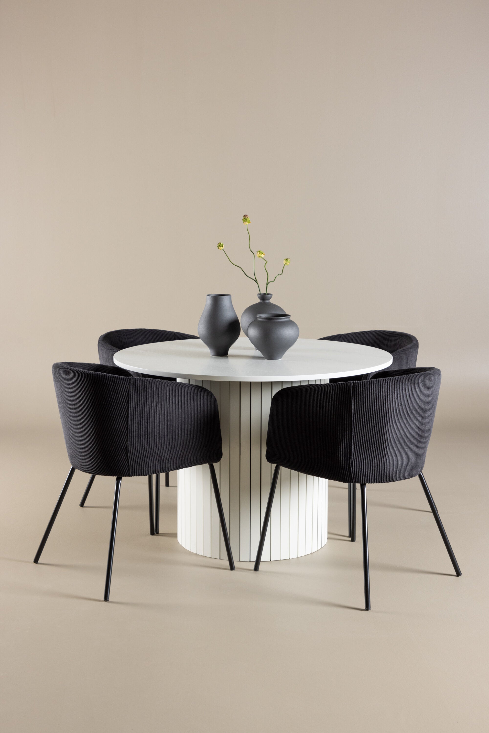 Härön Esstisch mit Berit Stühlen in präsentiert im Onlineshop von KAQTU Design AG. Bartischset ist von Venture Home