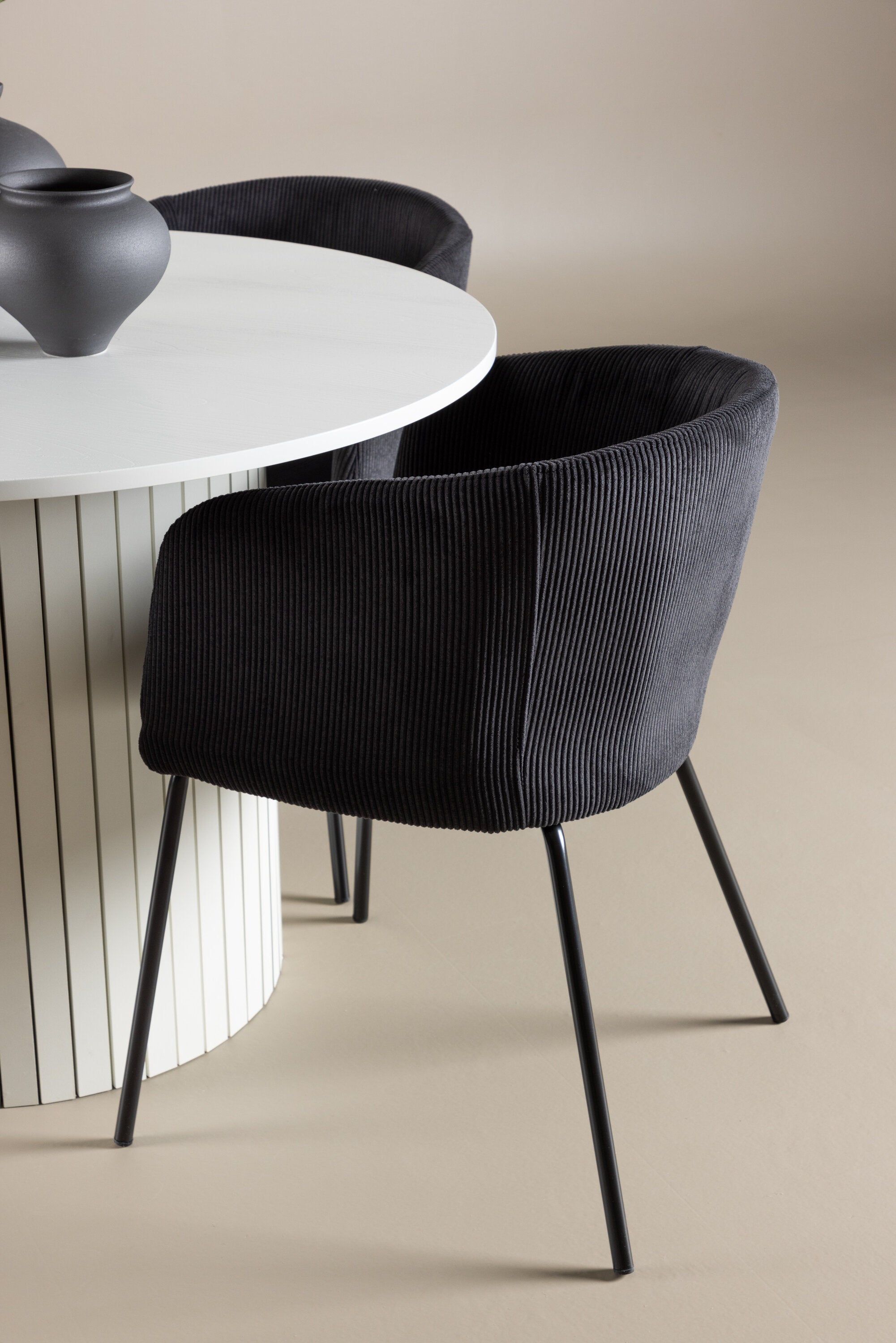 Härön Esstisch mit Berit Stühlen in präsentiert im Onlineshop von KAQTU Design AG. Bartischset ist von Venture Home