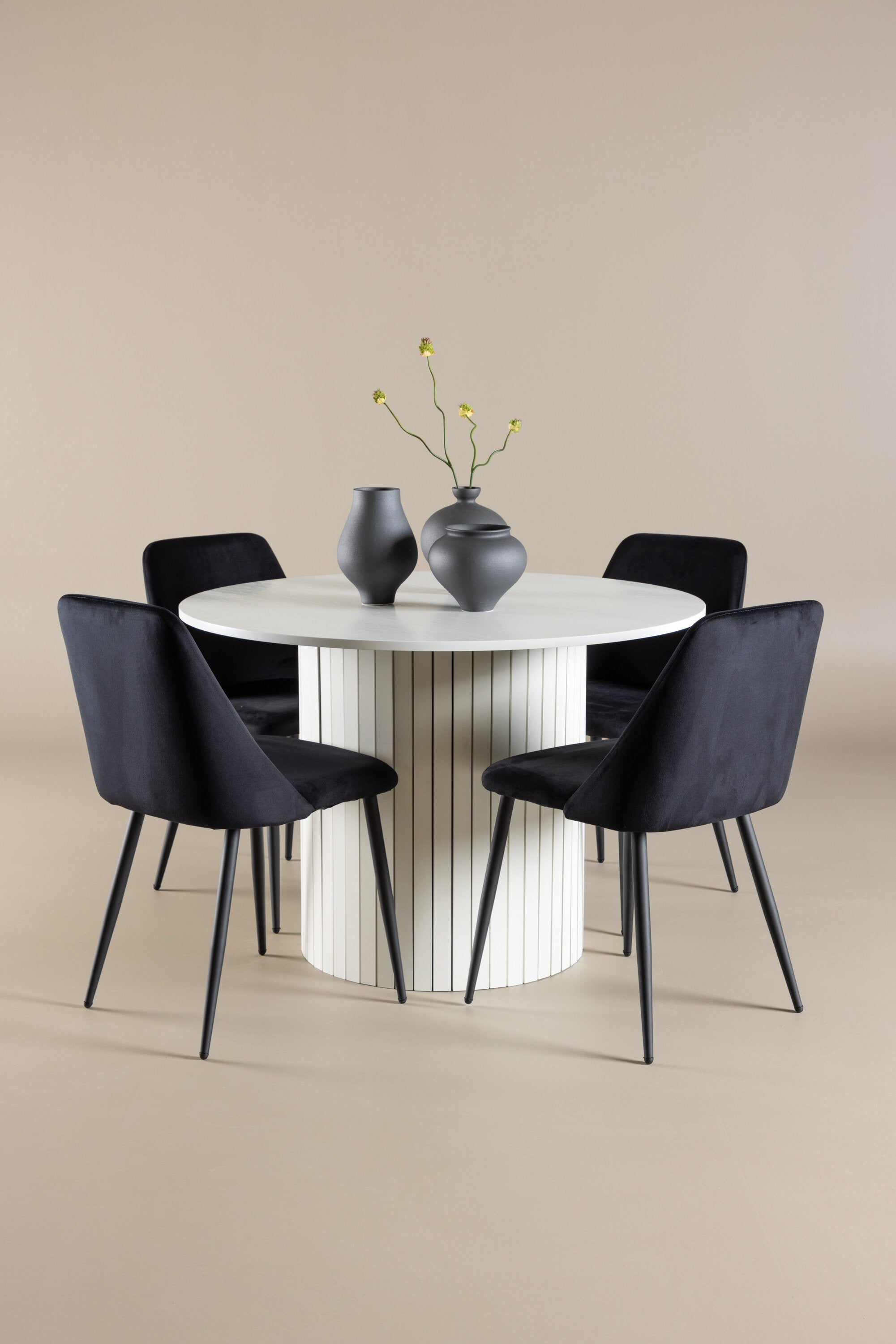 Härön Esstisch mit Night Stühlen in präsentiert im Onlineshop von KAQTU Design AG. Bartischset ist von Venture Home