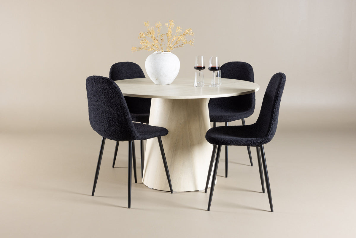 Lanzo Esstisch mit Polar Stühlen in Schwarz präsentiert im Onlineshop von KAQTU Design AG. Esszimmerset ist von Venture Home
